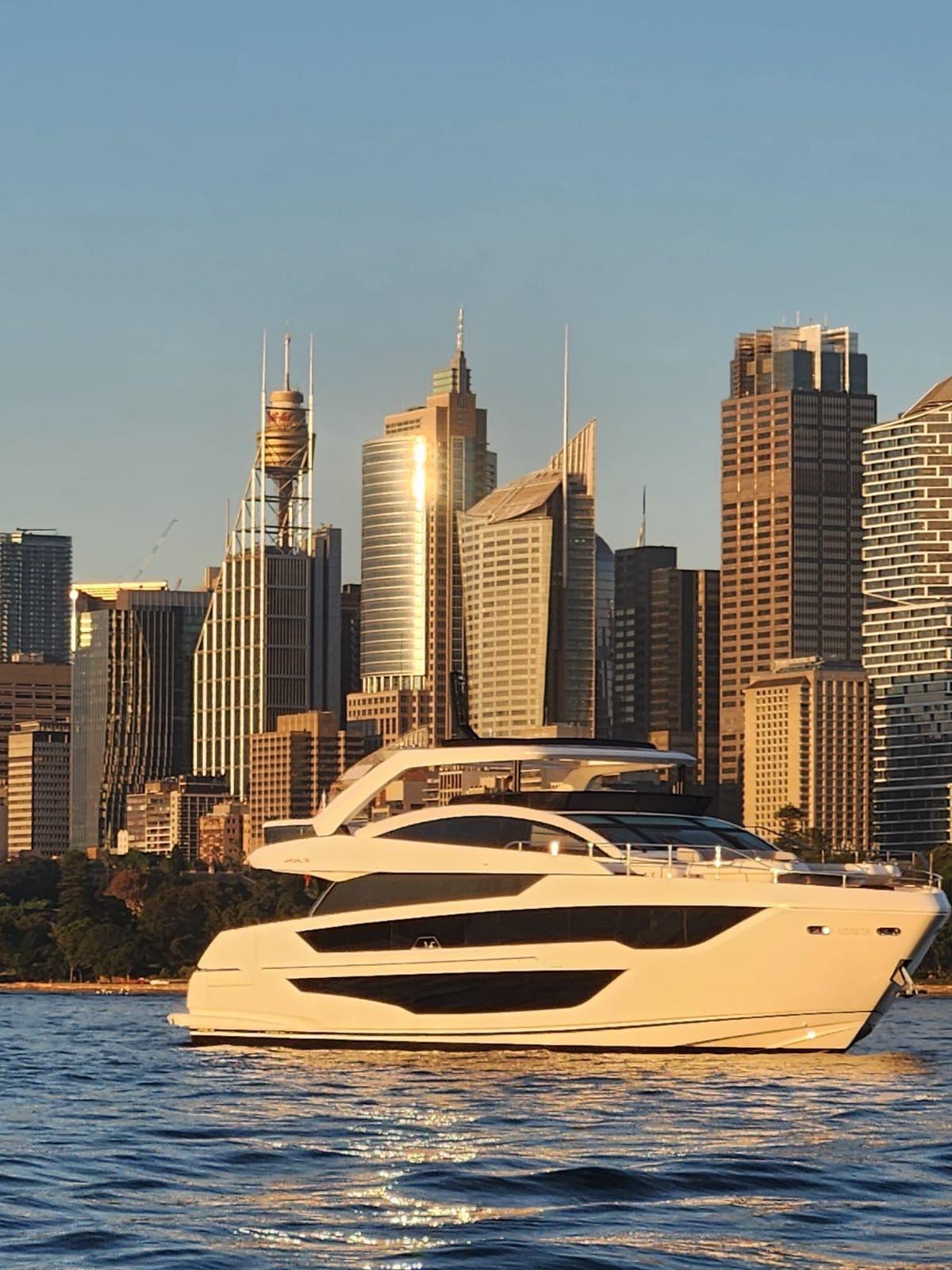 Pearl 82 Flybridge