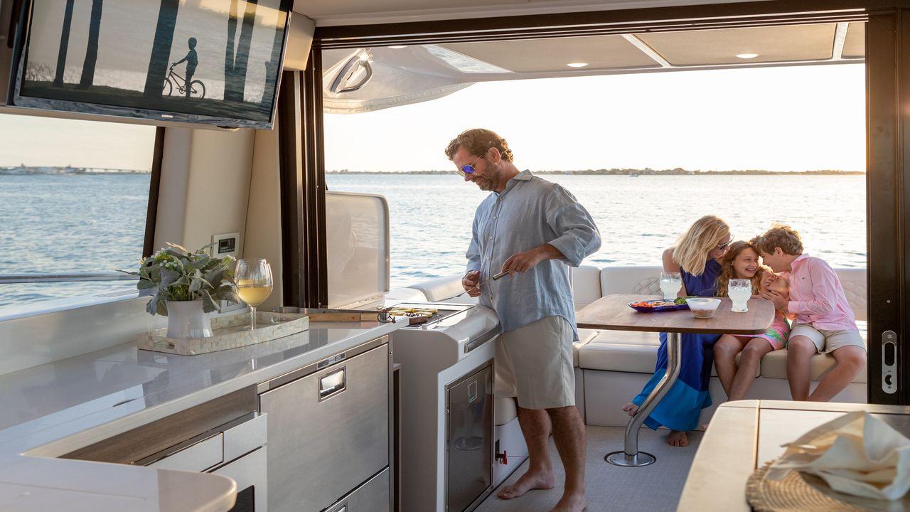 Regal 42 XO - image 9