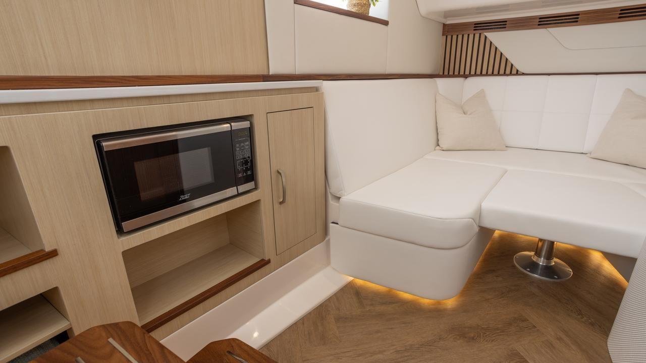 Regal 43 SAV