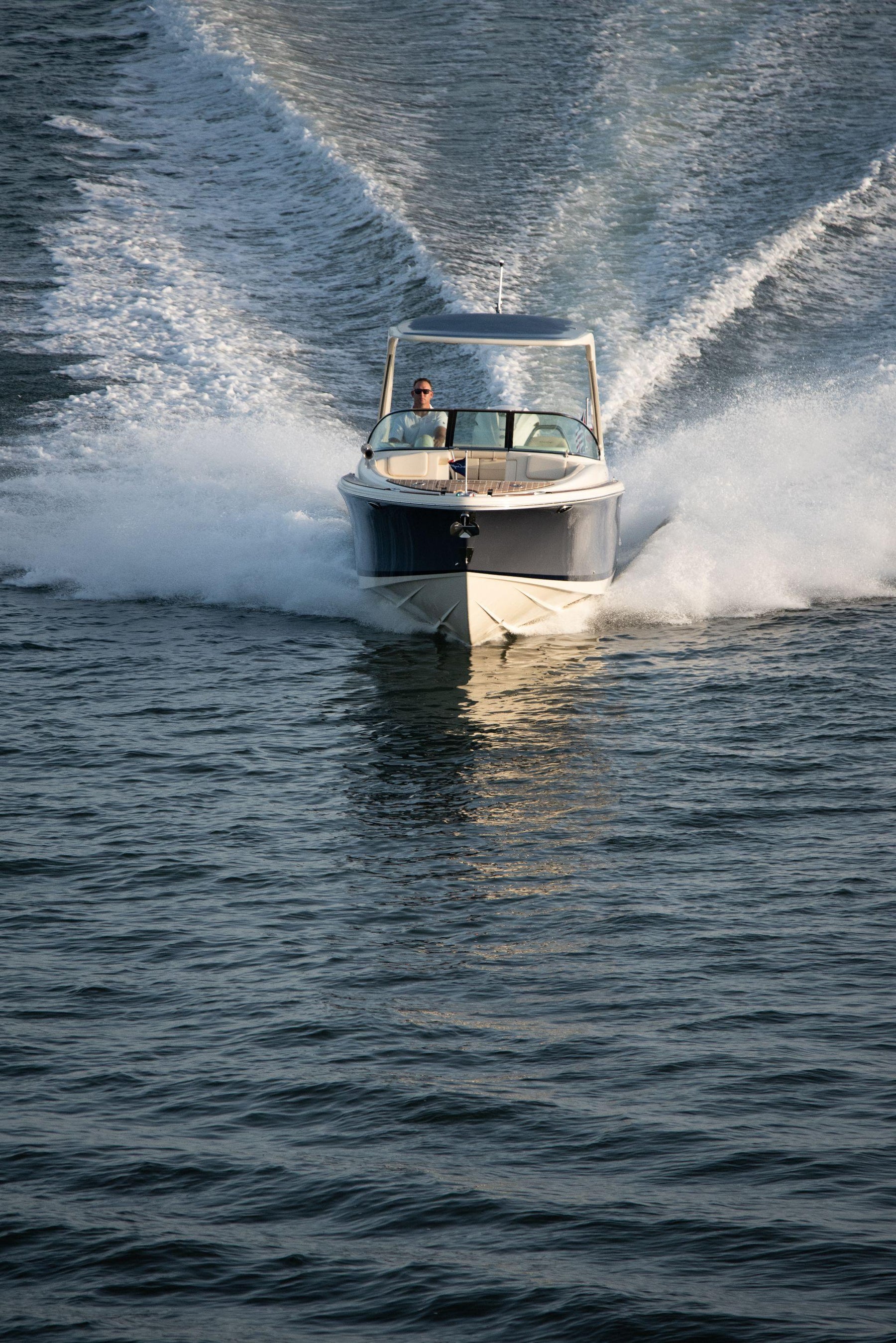 Chris Craft Launch 28 GT outboard