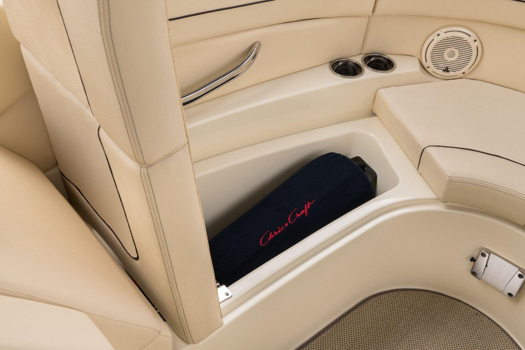 Chris Craft Launch 28 GT outboard