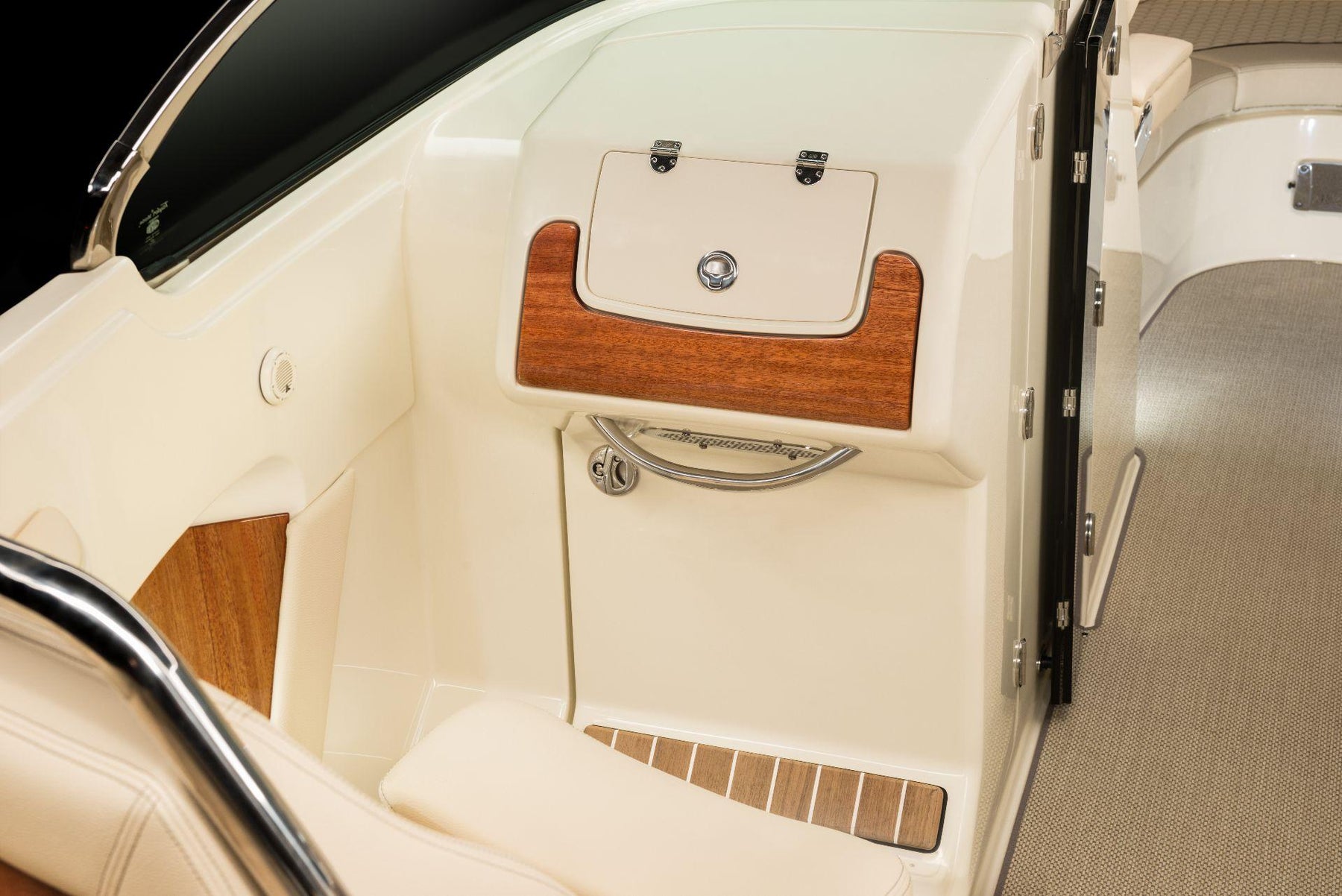 Chris Craft Launch 28 GT outboard