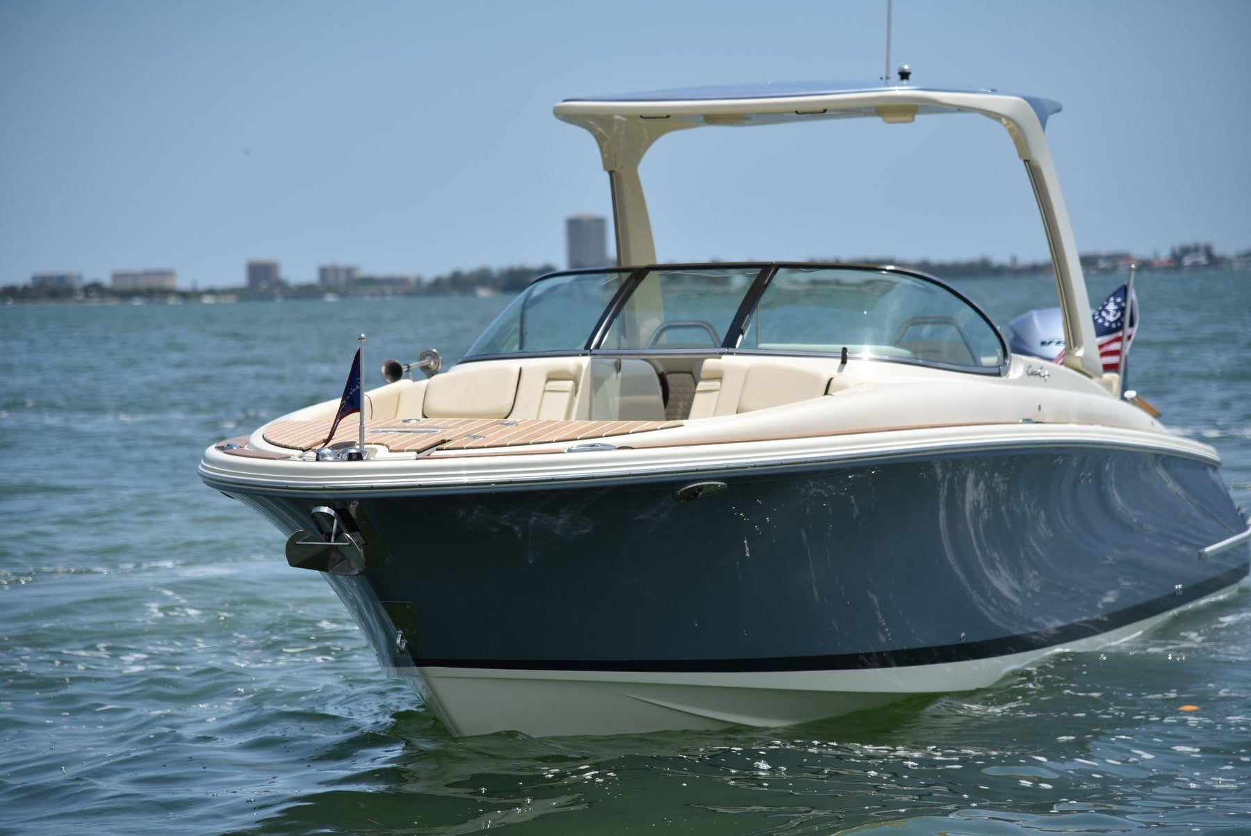 Chris Craft Launch 28 GT outboard