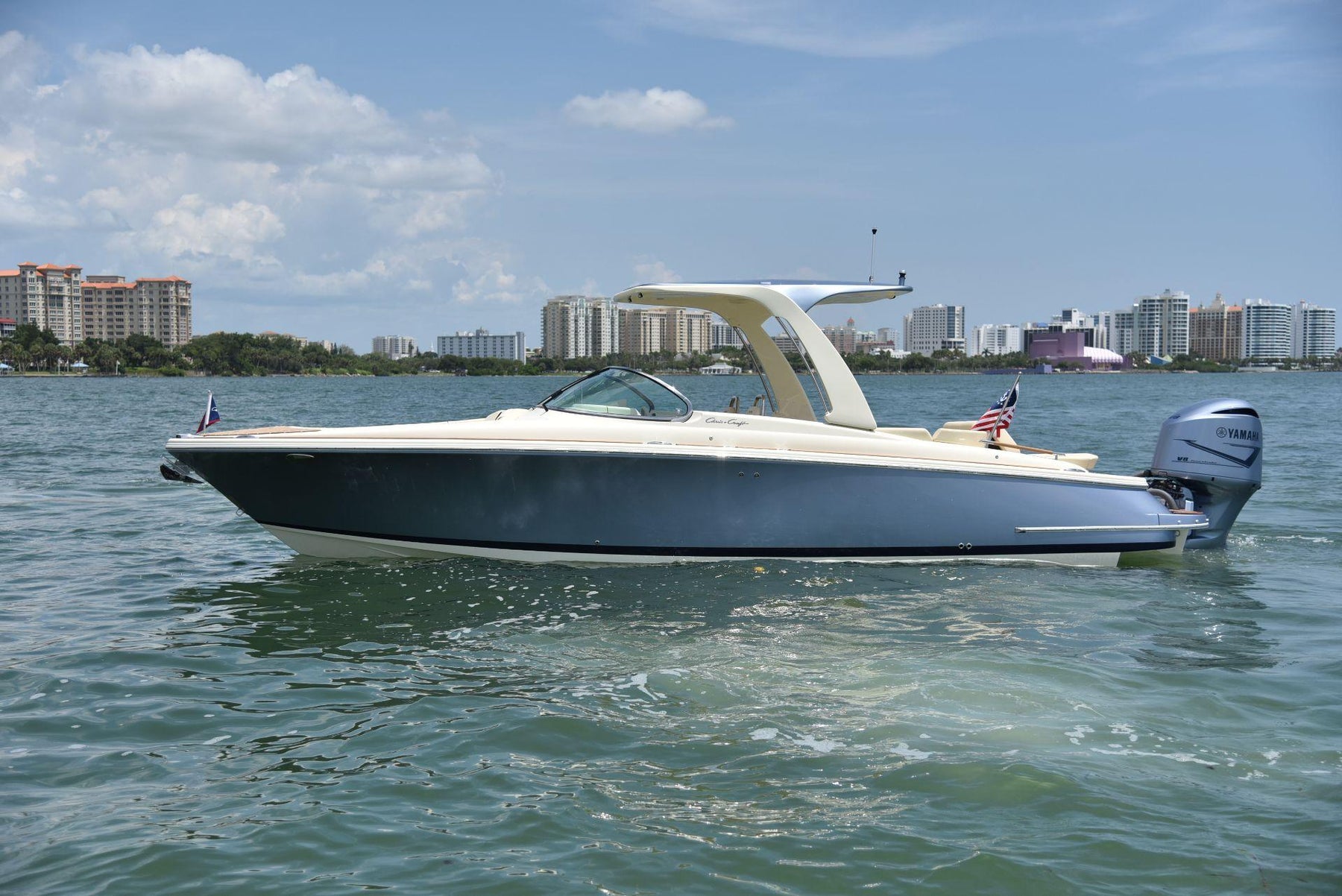Chris Craft Launch 28 GT outboard