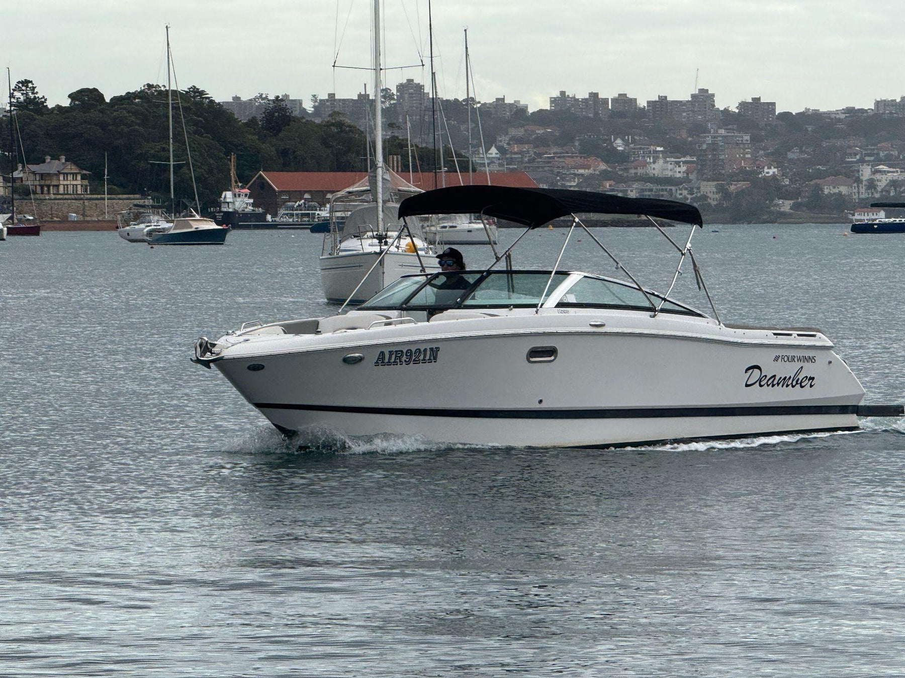Four Winns H260