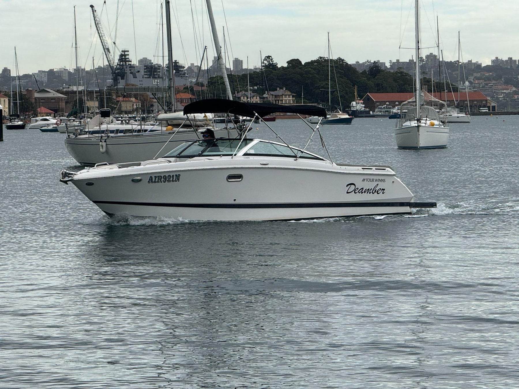 Four Winns H260