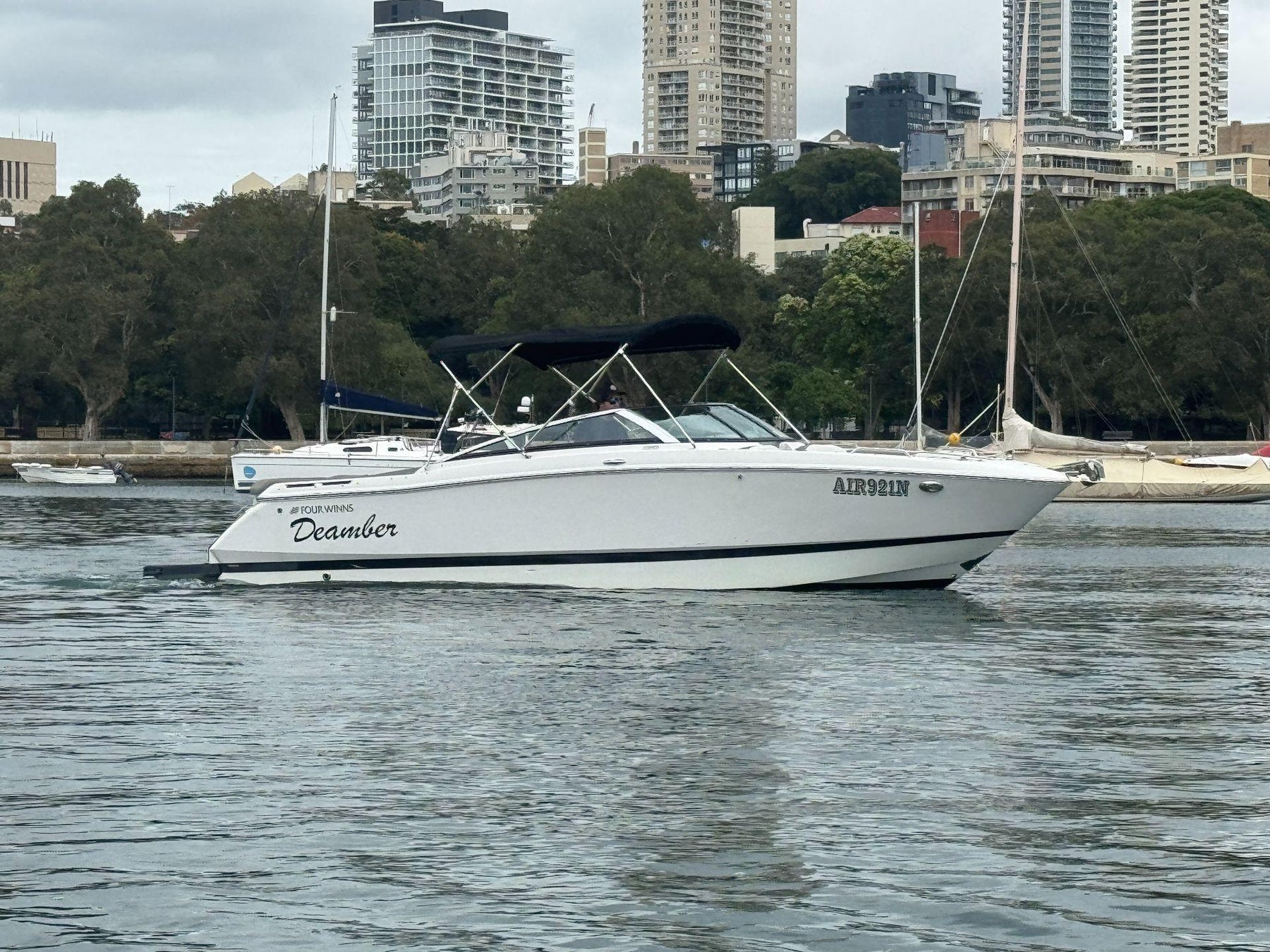 Four Winns H260
