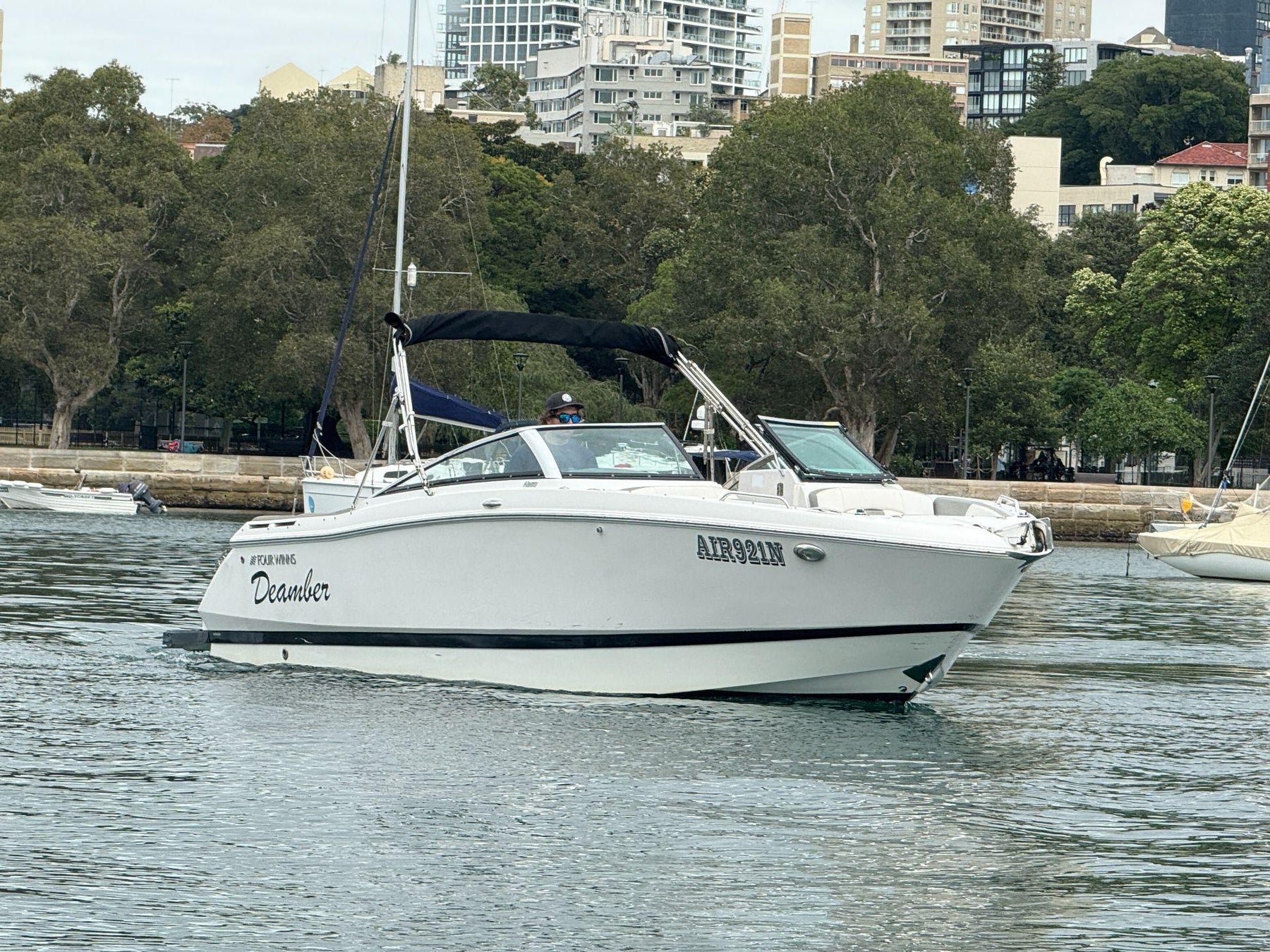 Four Winns H260