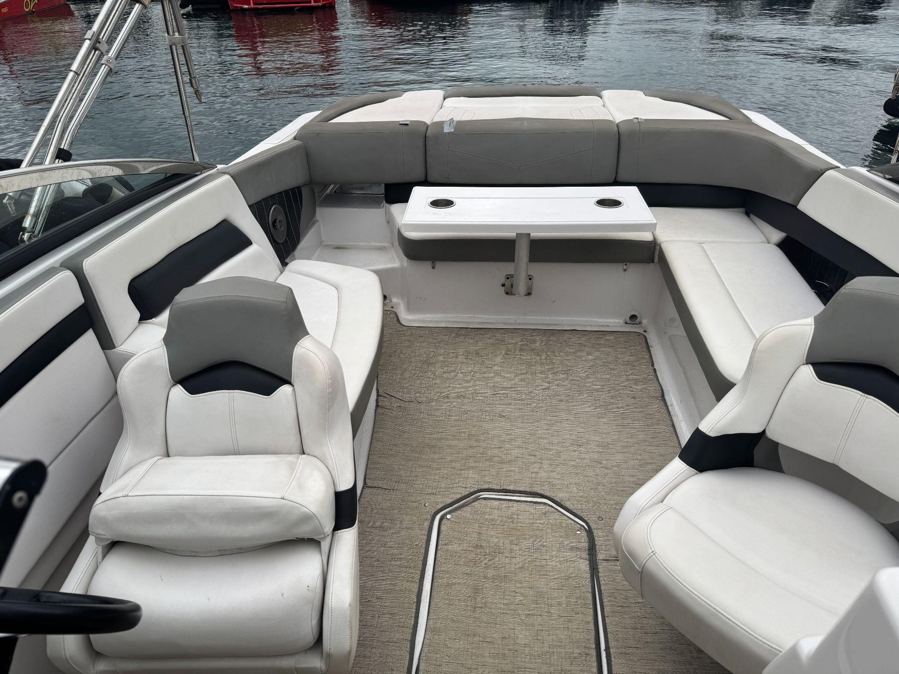 Four Winns H260