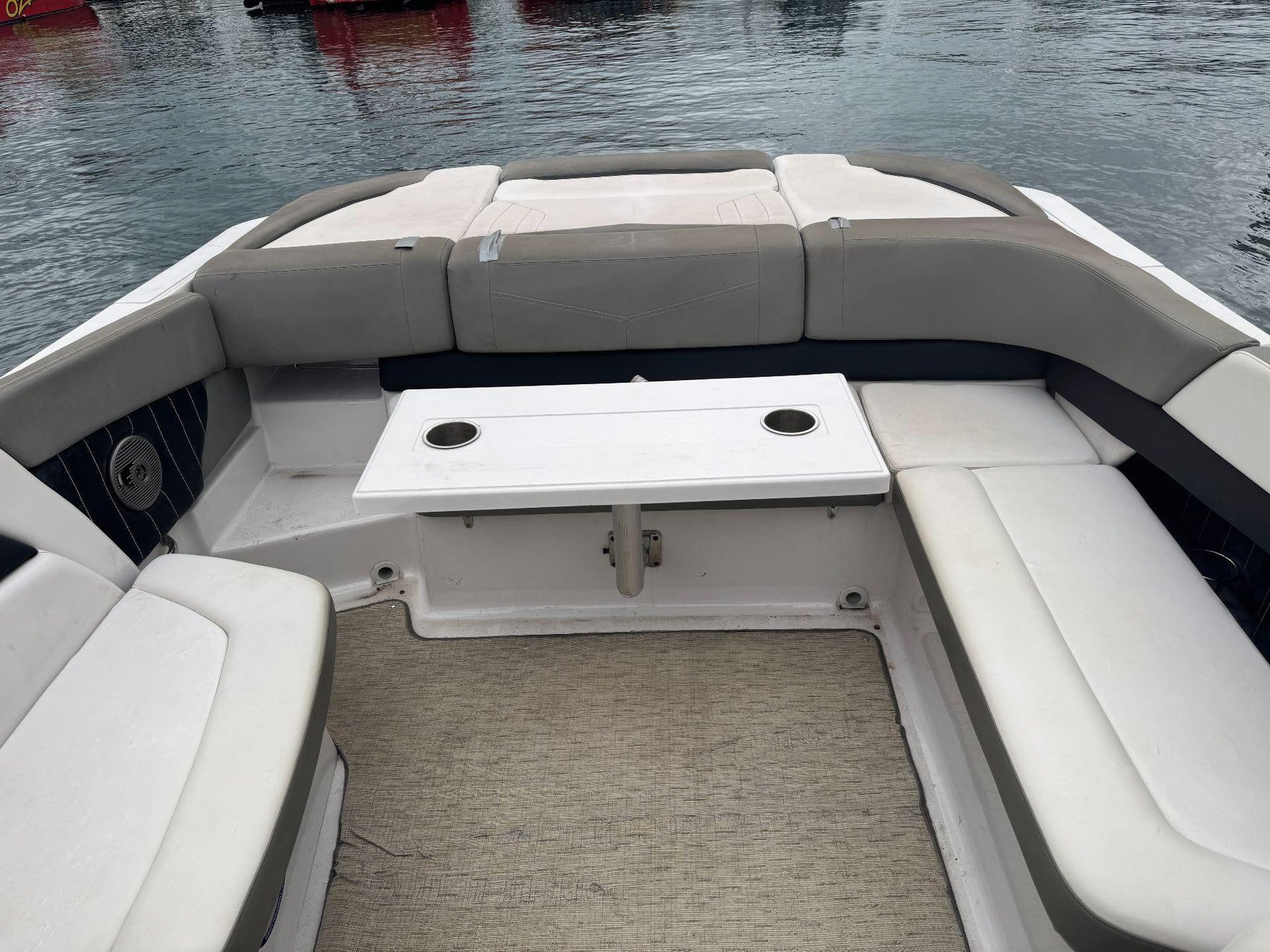 Four Winns H260