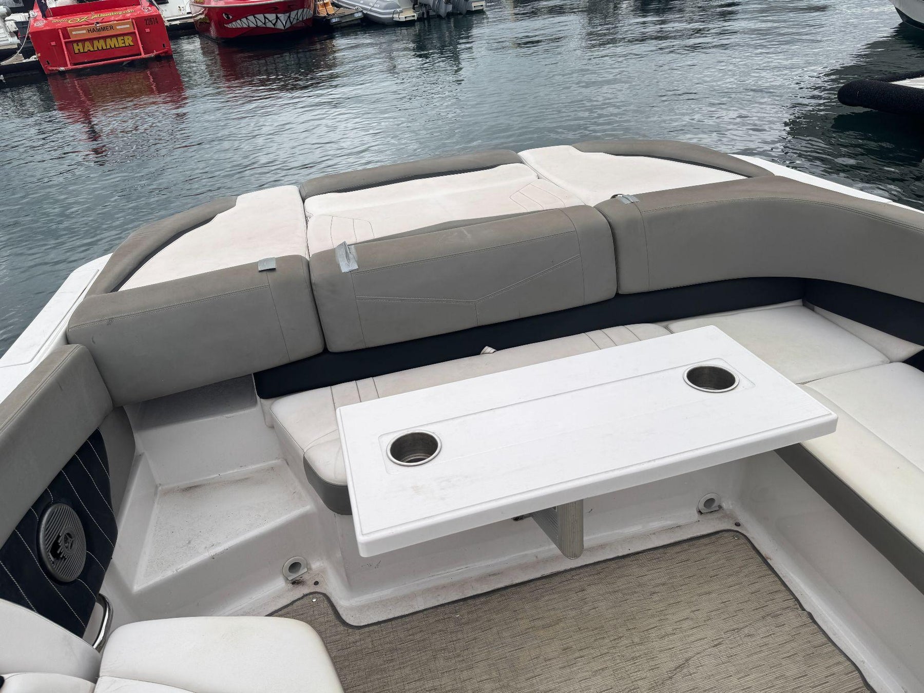 Four Winns H260