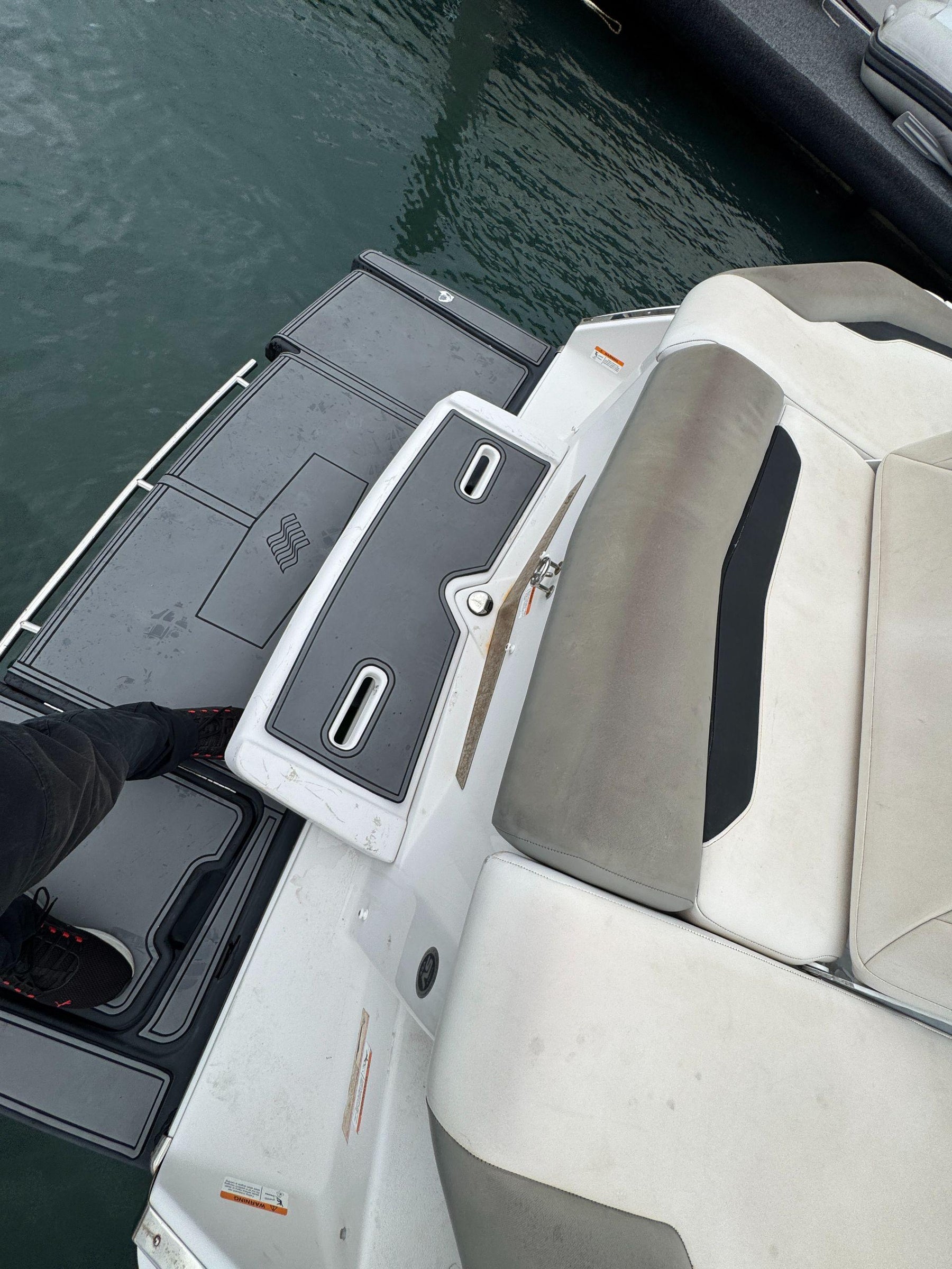 Four Winns H260