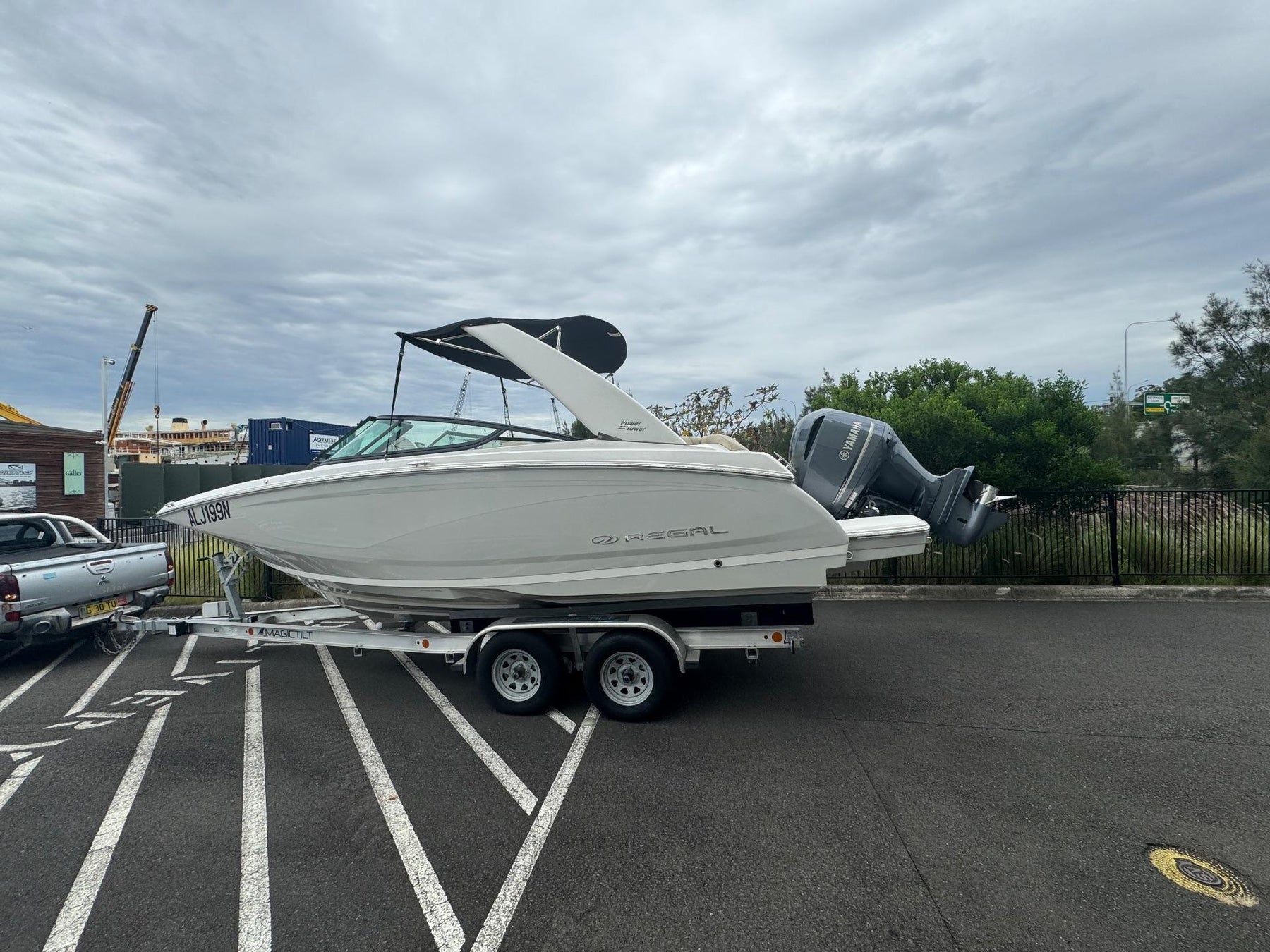 Regal 23OBX