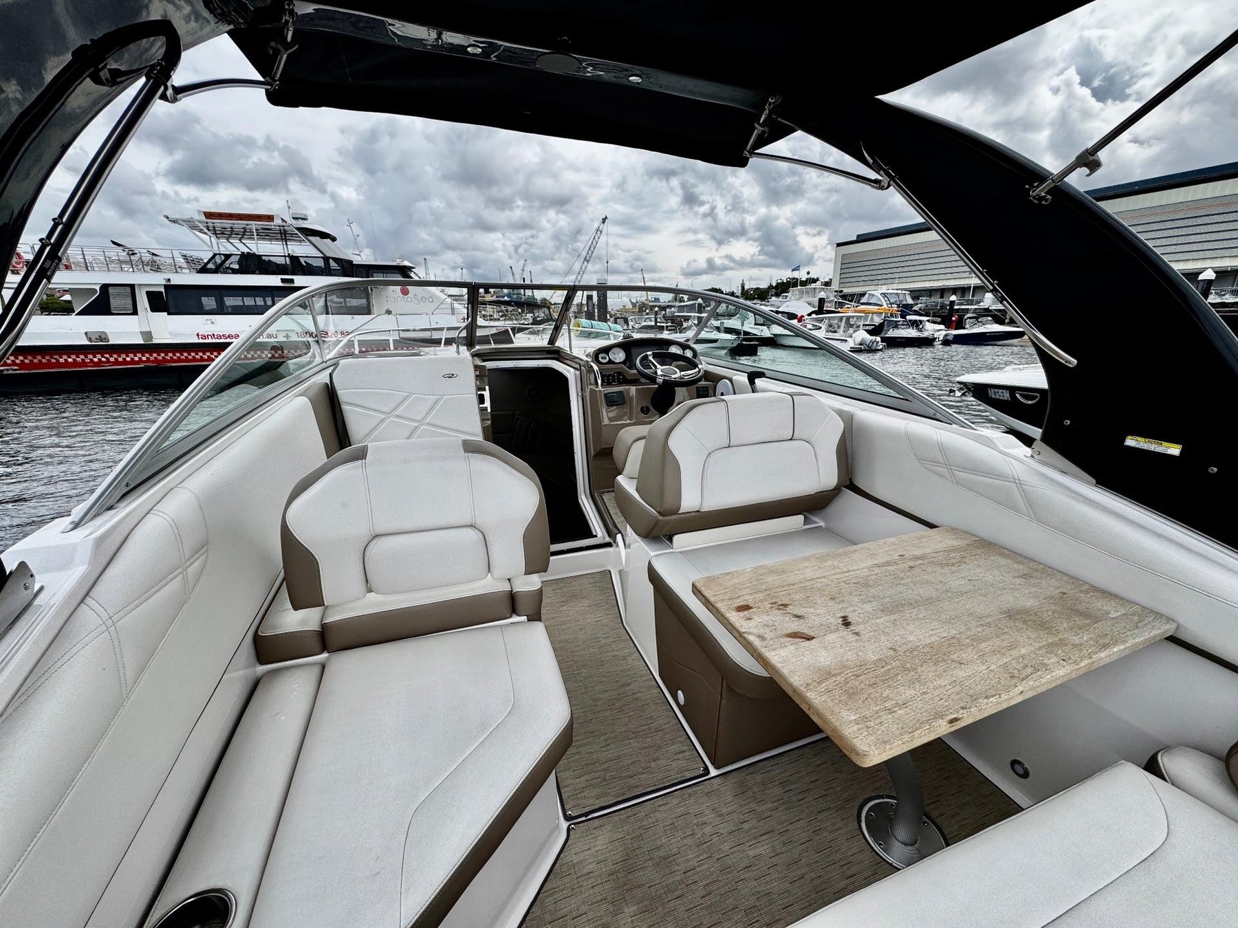 Regal 26 Express Cruiser
