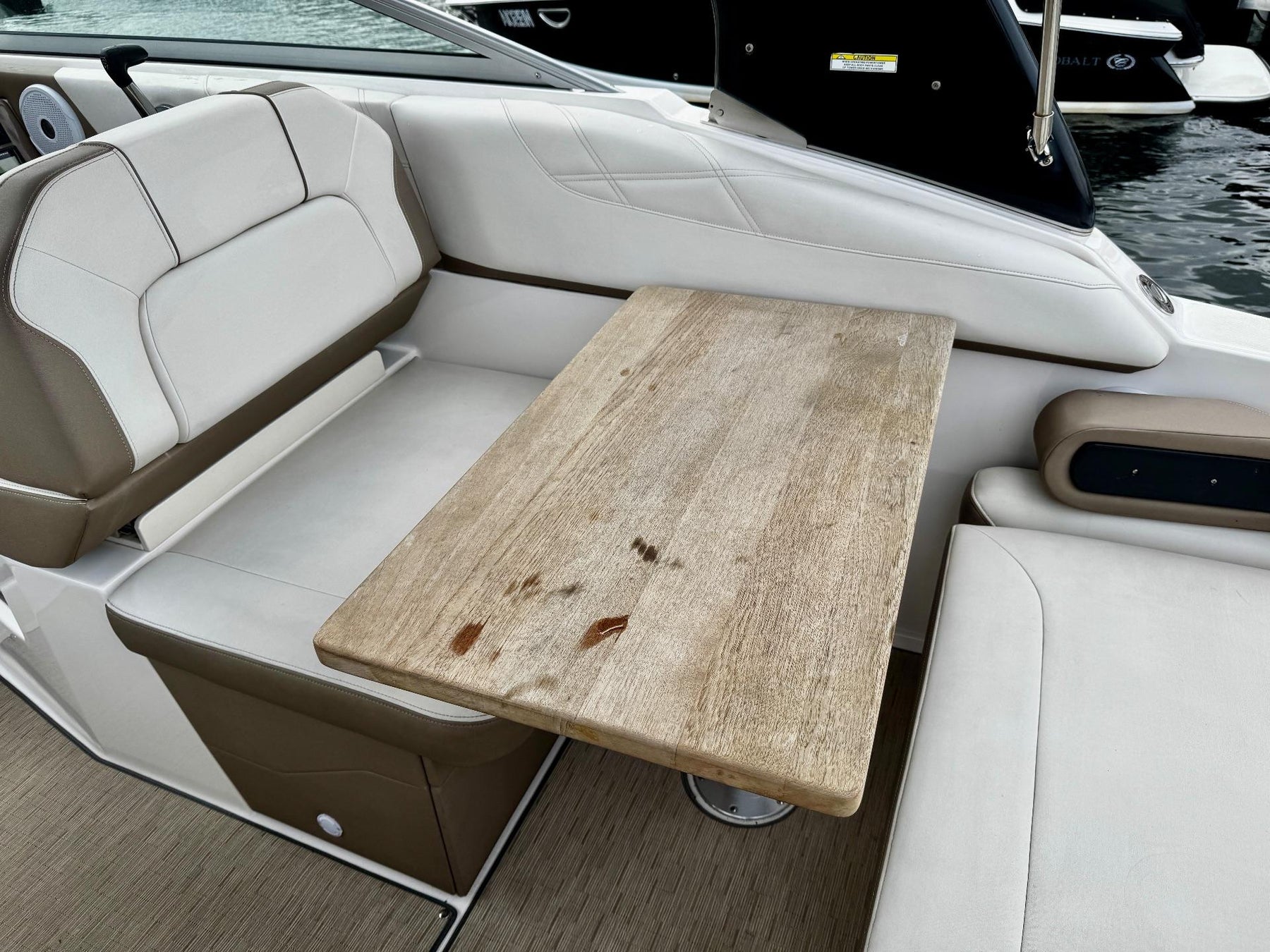Regal 26 Express Cruiser