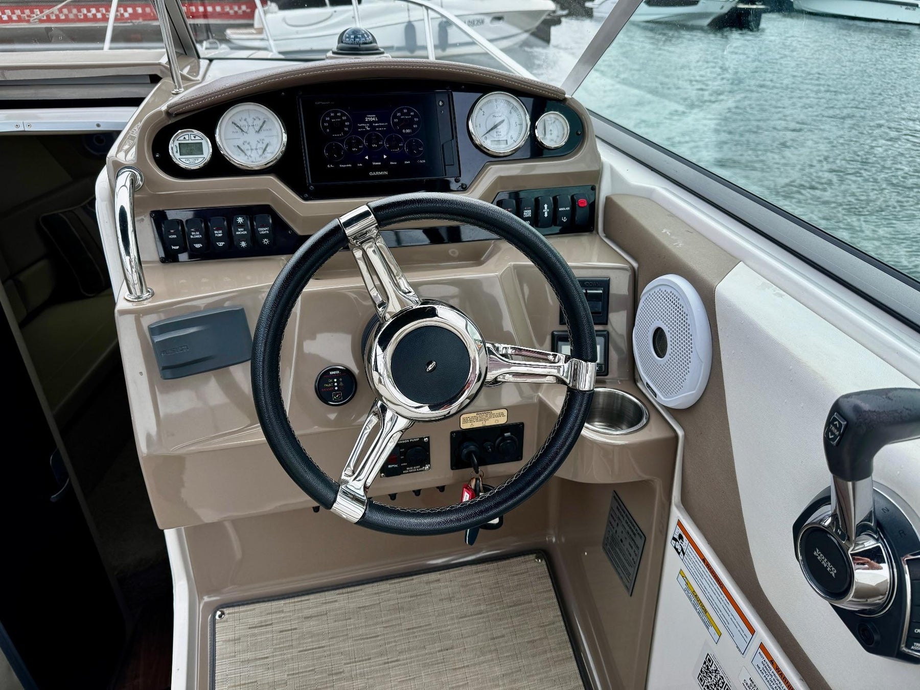 Regal 26 Express Cruiser
