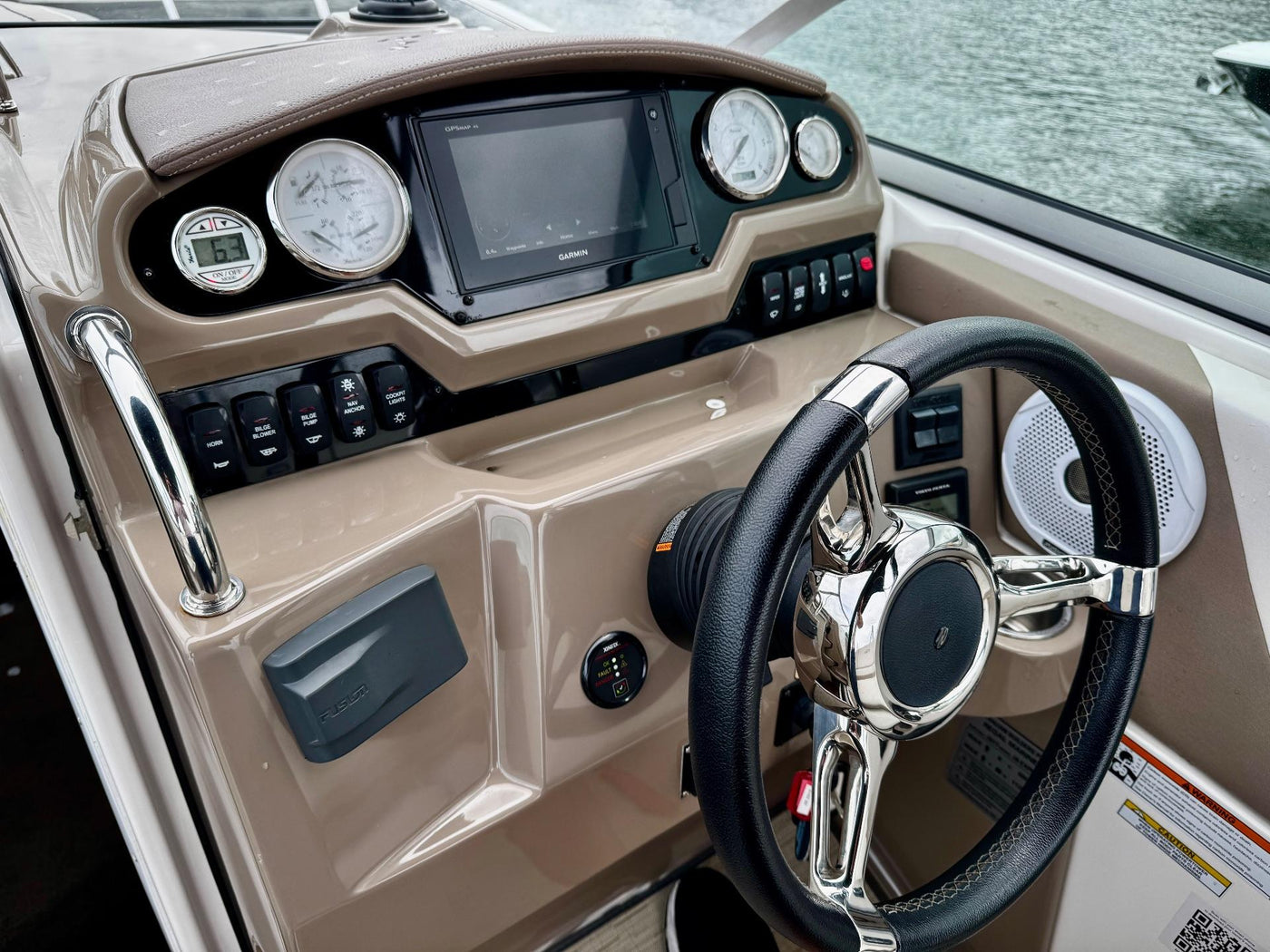 Regal 26 Express Cruiser - image 43