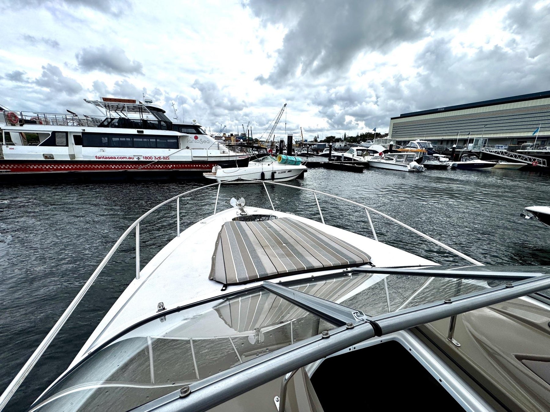 Regal 26 Express Cruiser