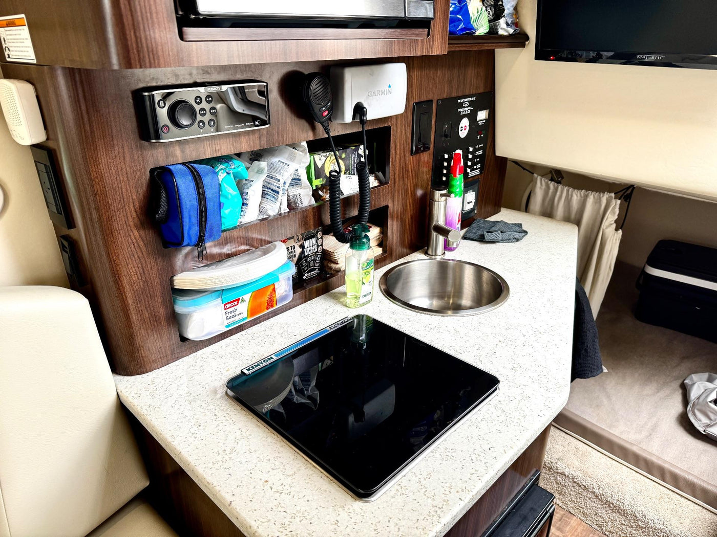 Regal 26 Express Cruiser - image 31