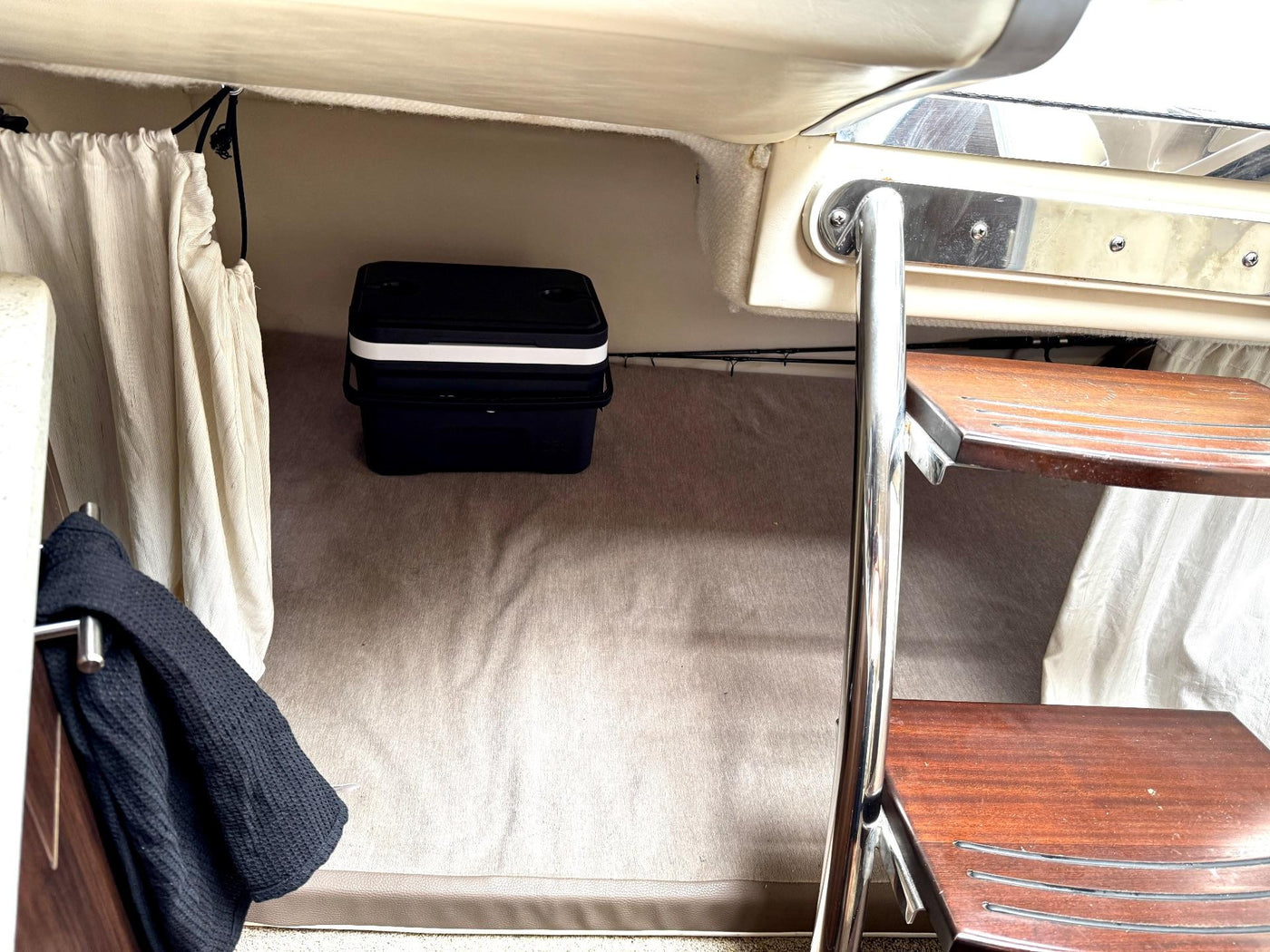 Regal 26 Express Cruiser - image 30