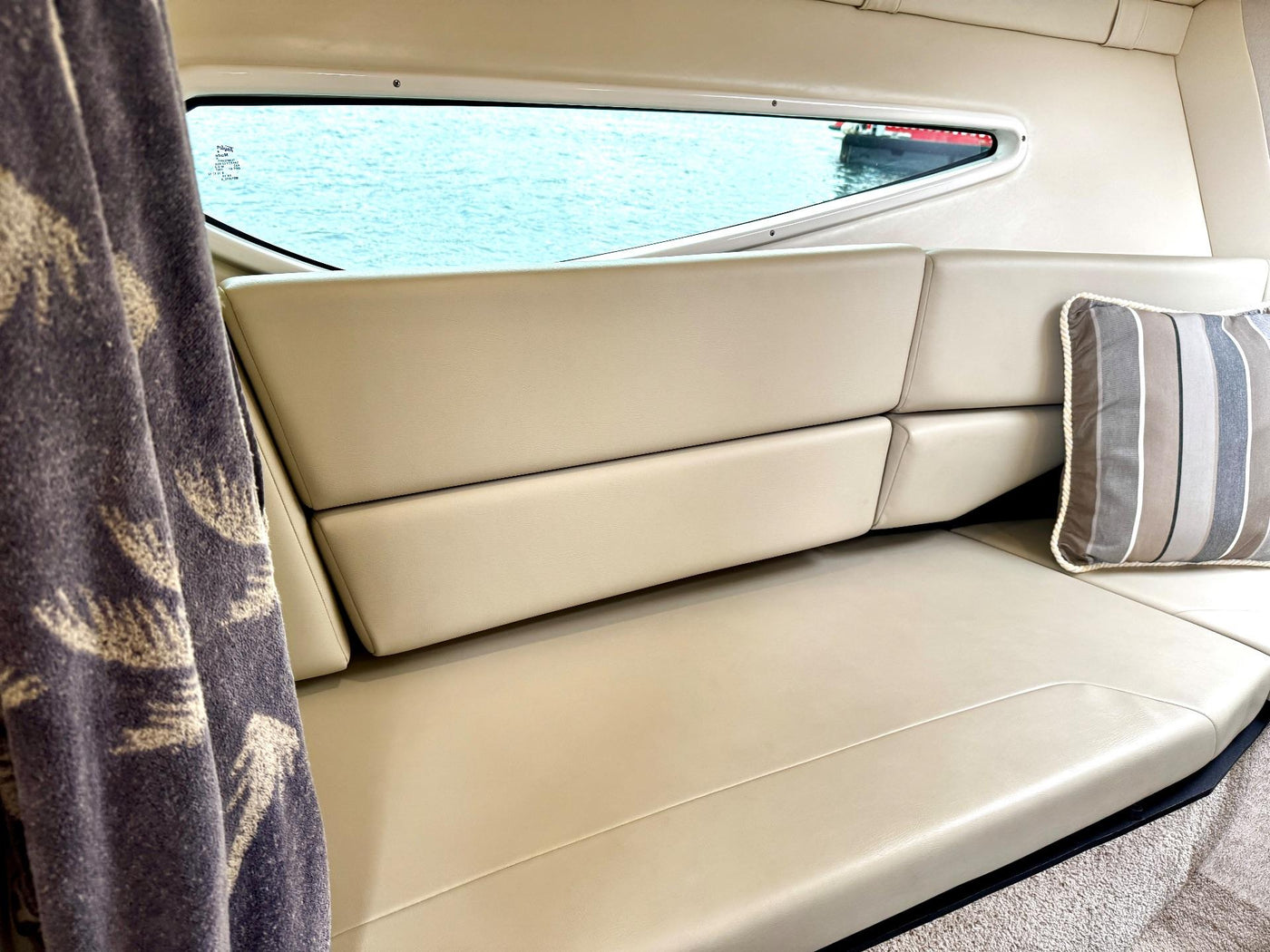 Regal 26 Express Cruiser - image 27