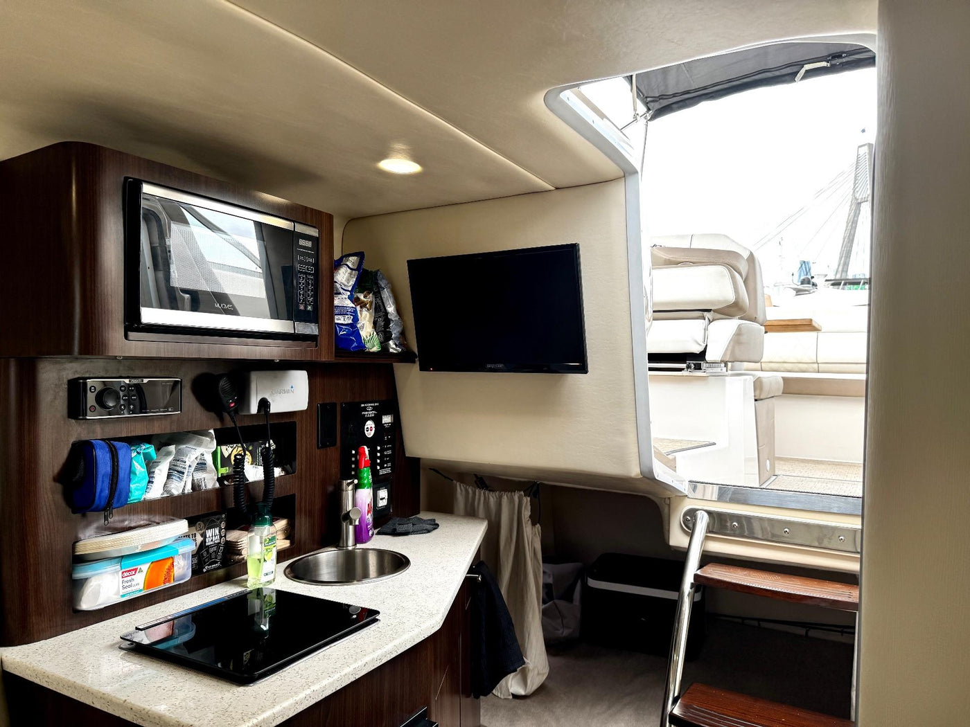 Regal 26 Express Cruiser - image 25
