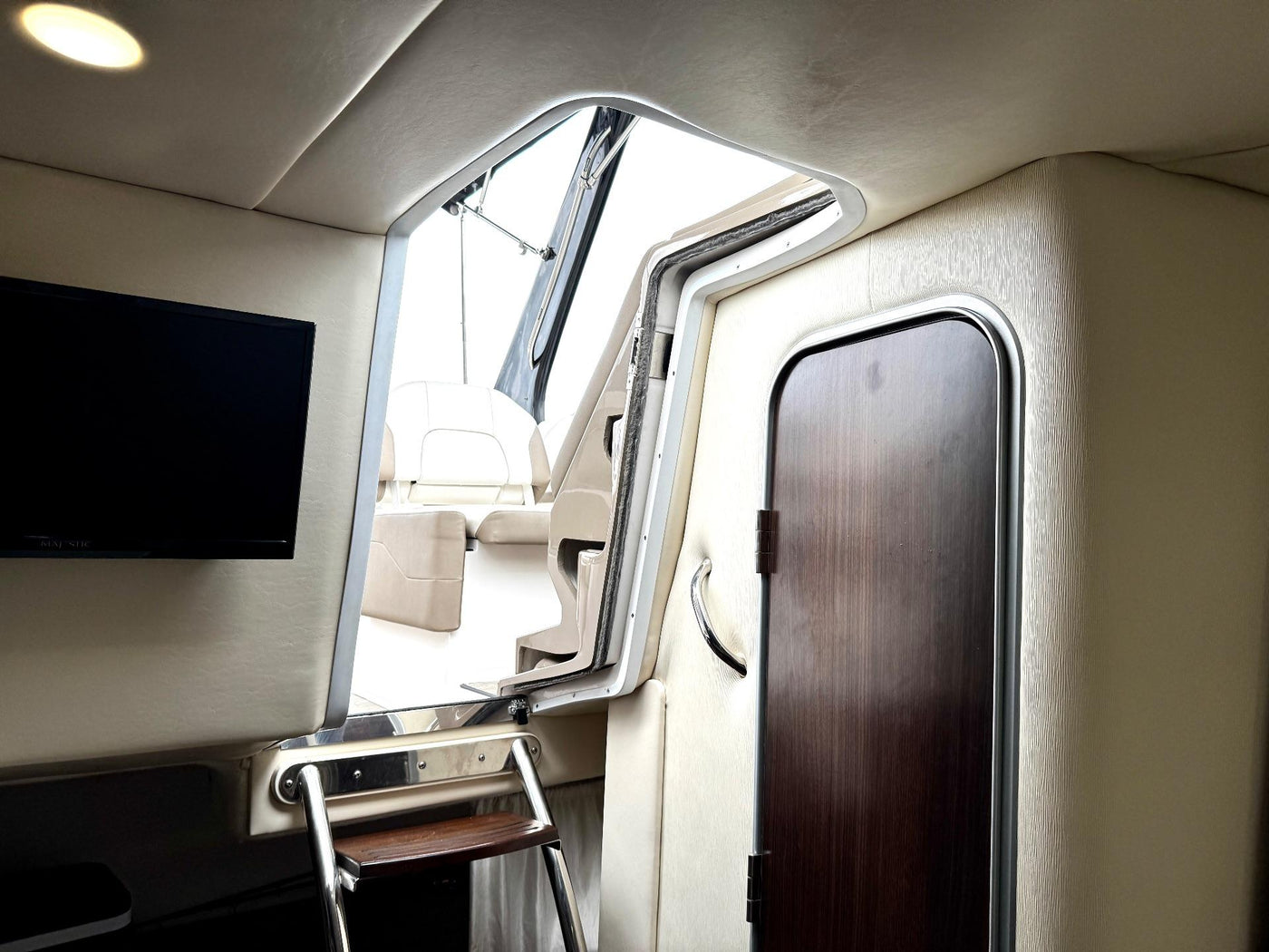 Regal 26 Express Cruiser - image 23