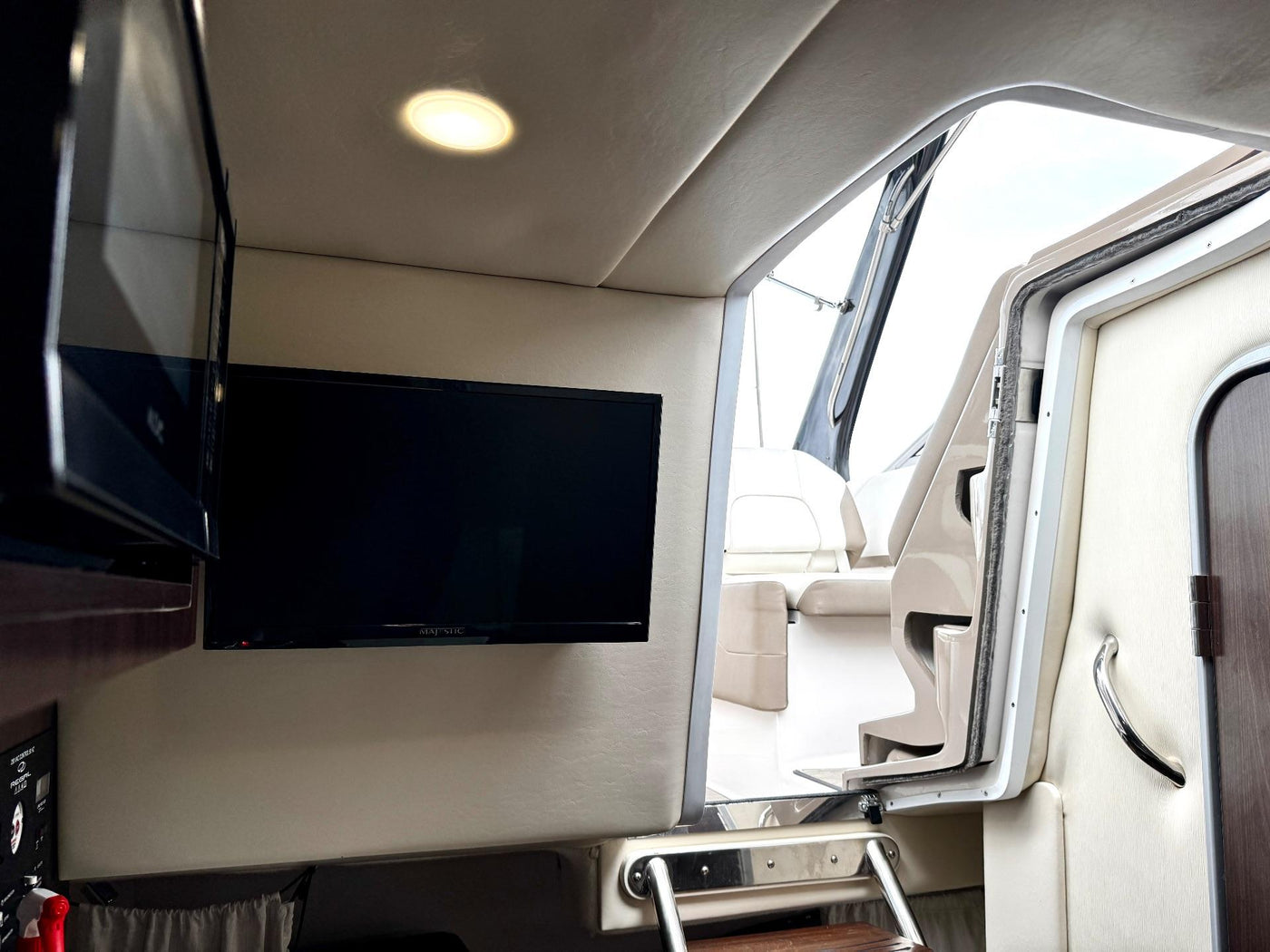 Regal 26 Express Cruiser - image 22