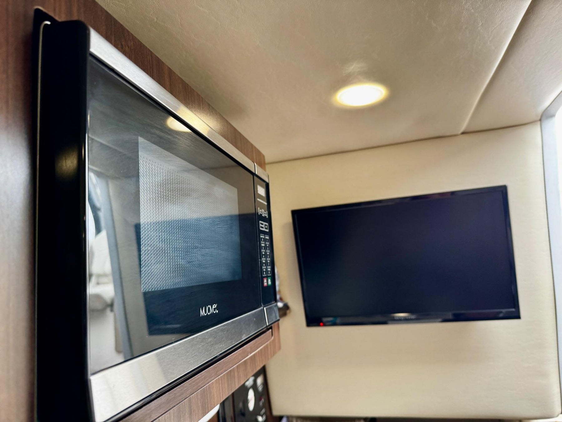 Regal 26 Express Cruiser