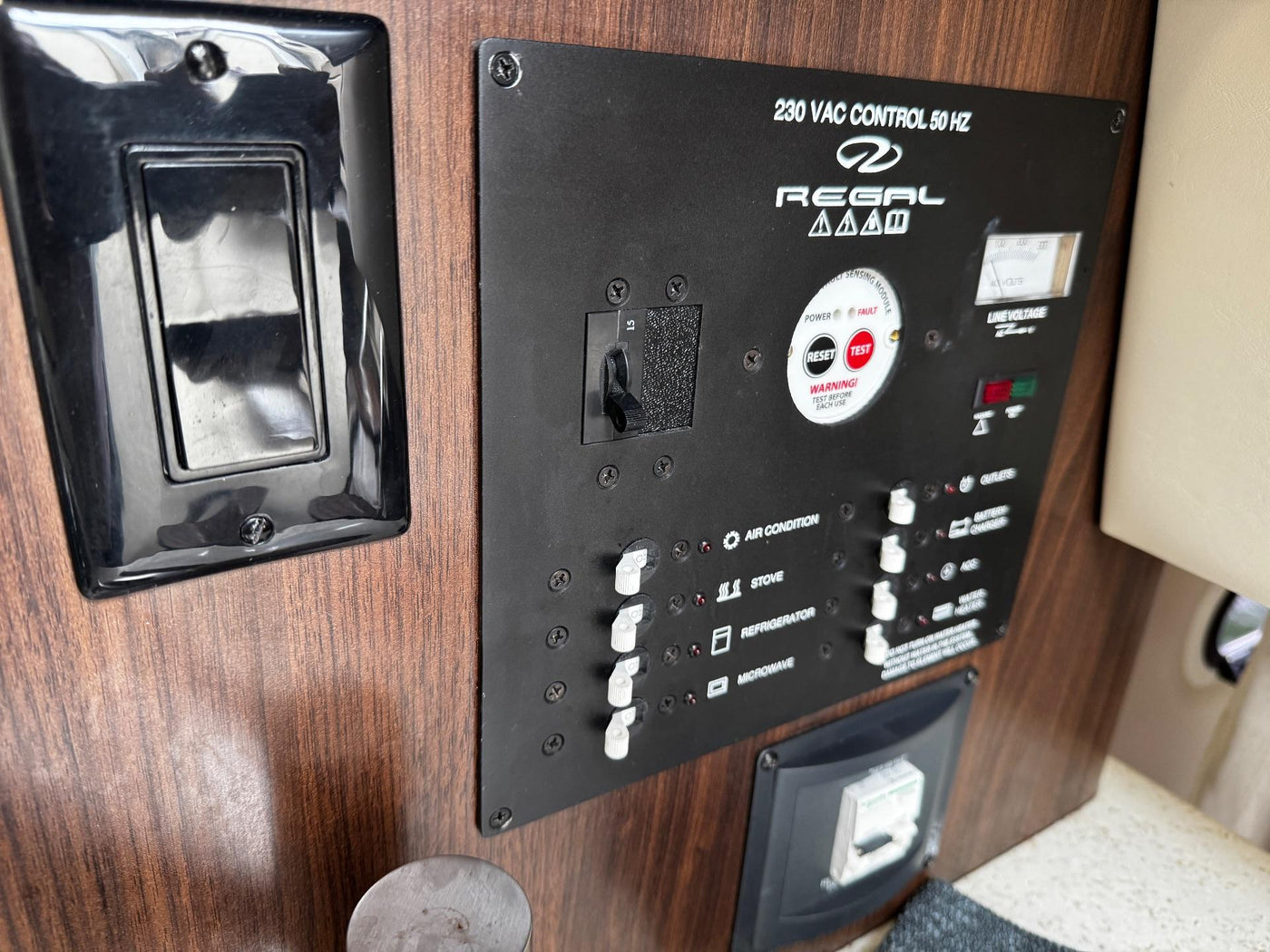 Regal 26 Express Cruiser - image 18