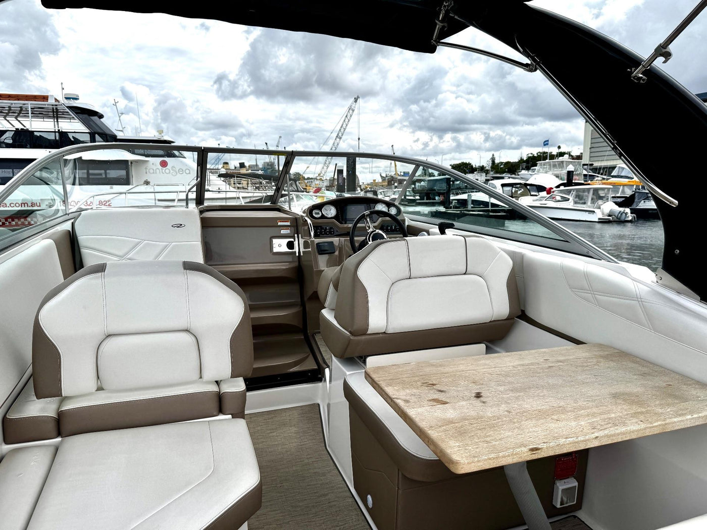 Regal 26 Express Cruiser - image 17