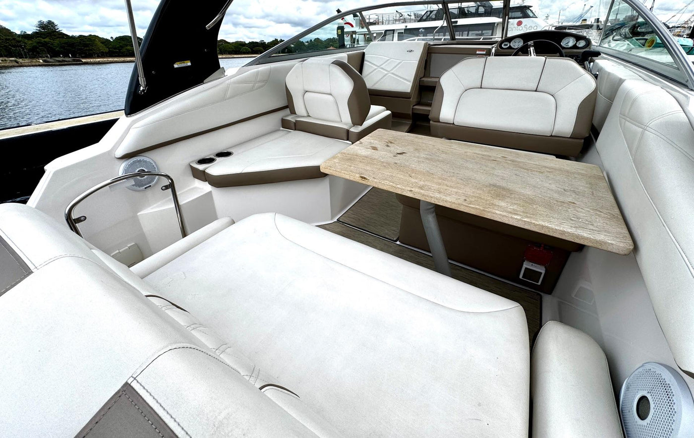Regal 26 Express Cruiser - image 12