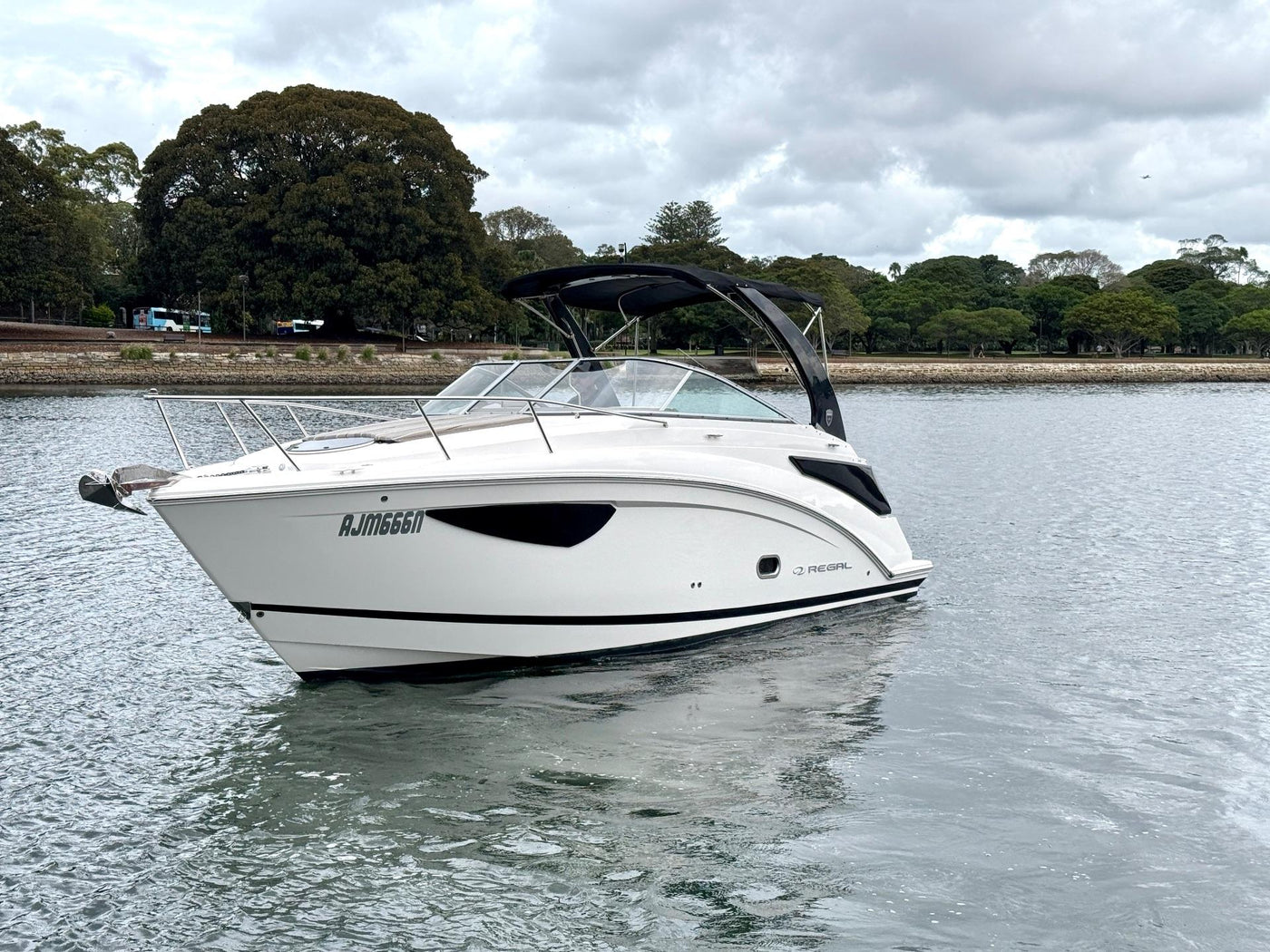 Regal 26 Express Cruiser - image 5