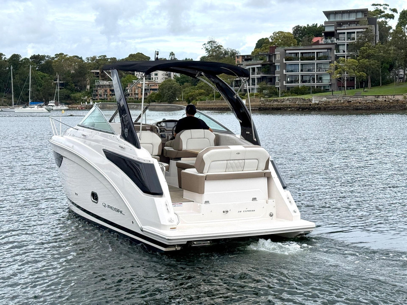 Regal 26 Express Cruiser - image 6