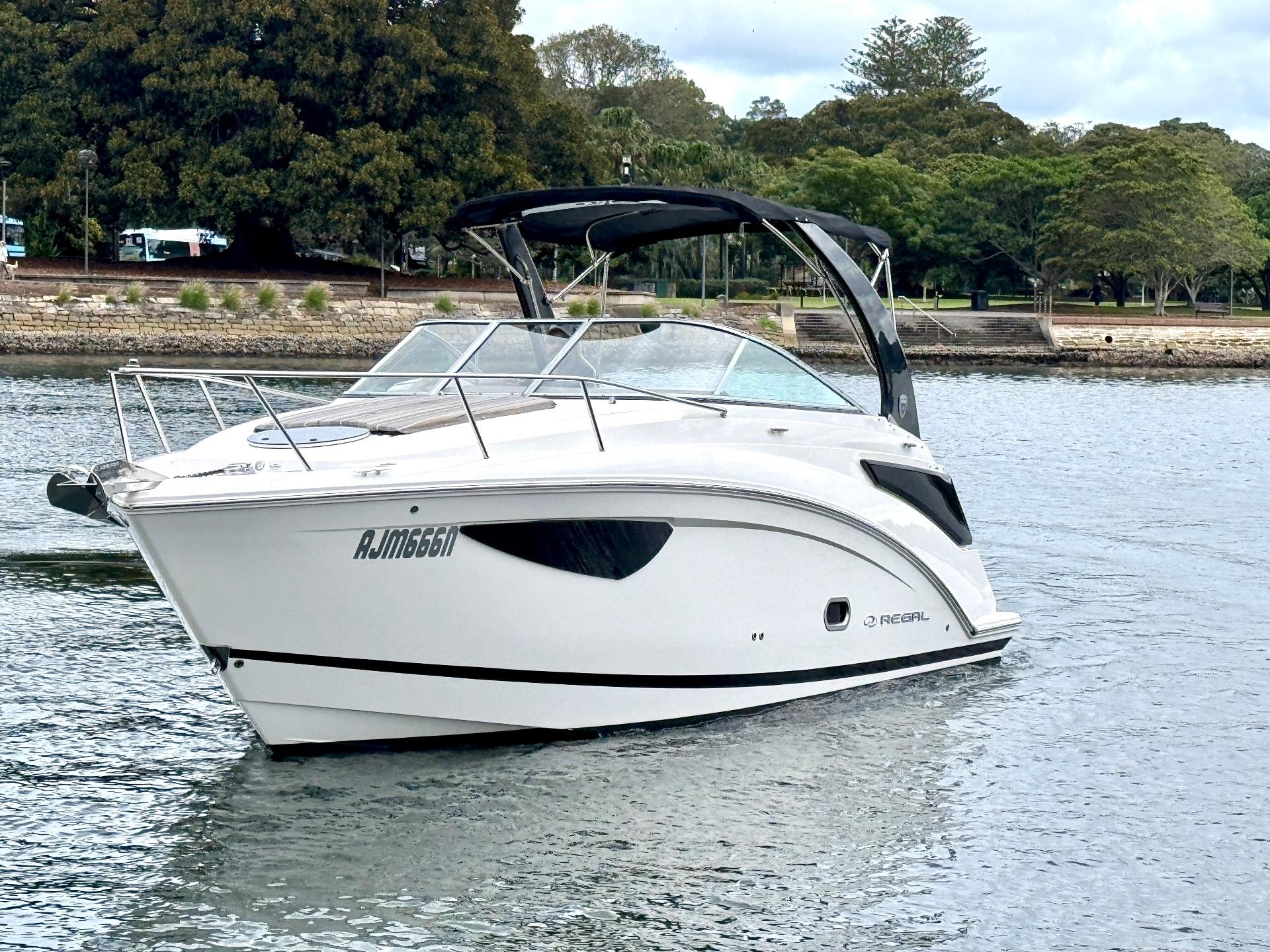 Regal 26 Express Cruiser