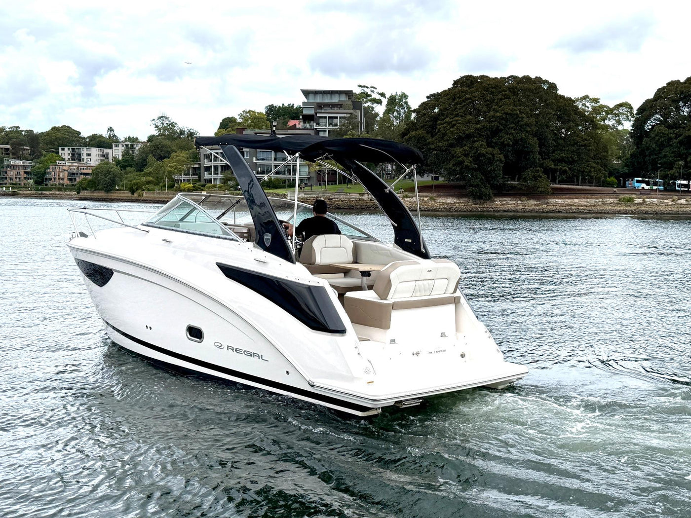 Regal 26 Express Cruiser - image 11