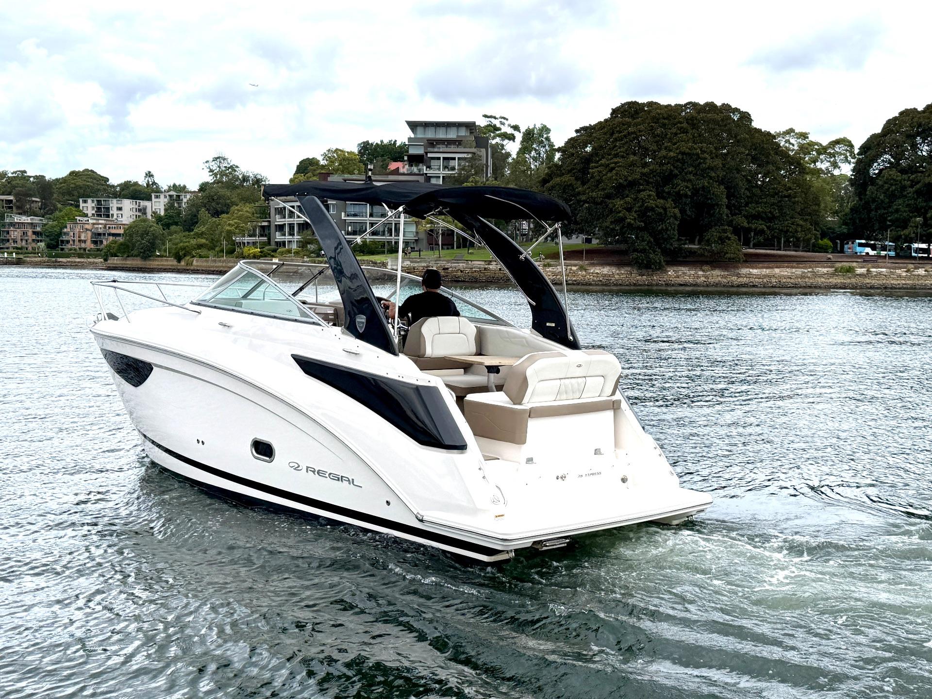 Regal 26 Express Cruiser
