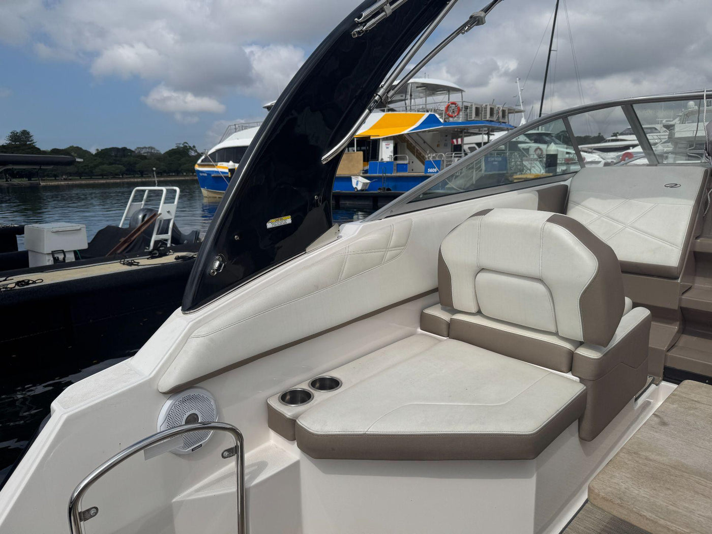 Regal 26 Express Cruiser - image 59