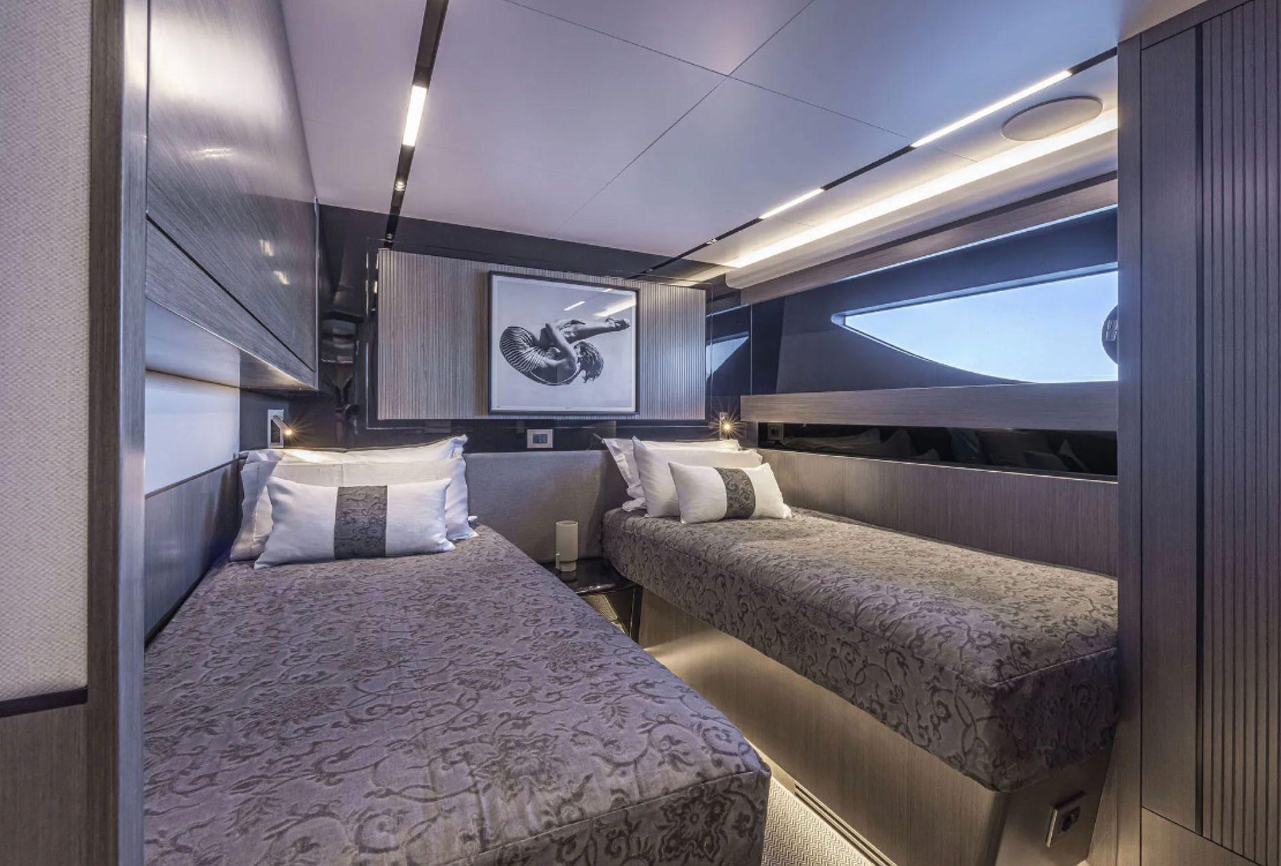 Pearl 82 Flybridge