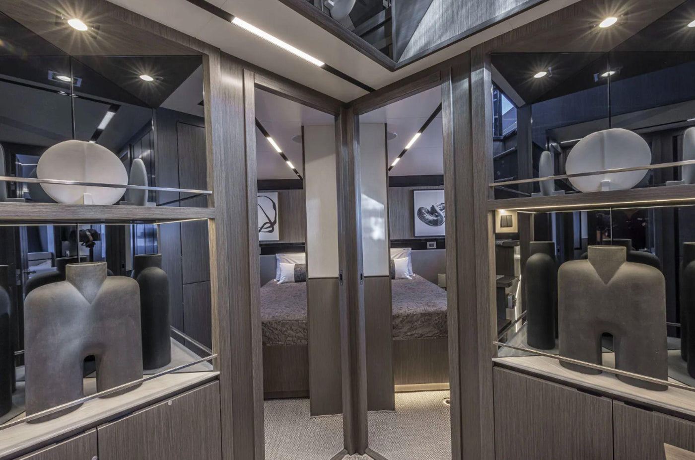 Pearl 82 Flybridge - image 17
