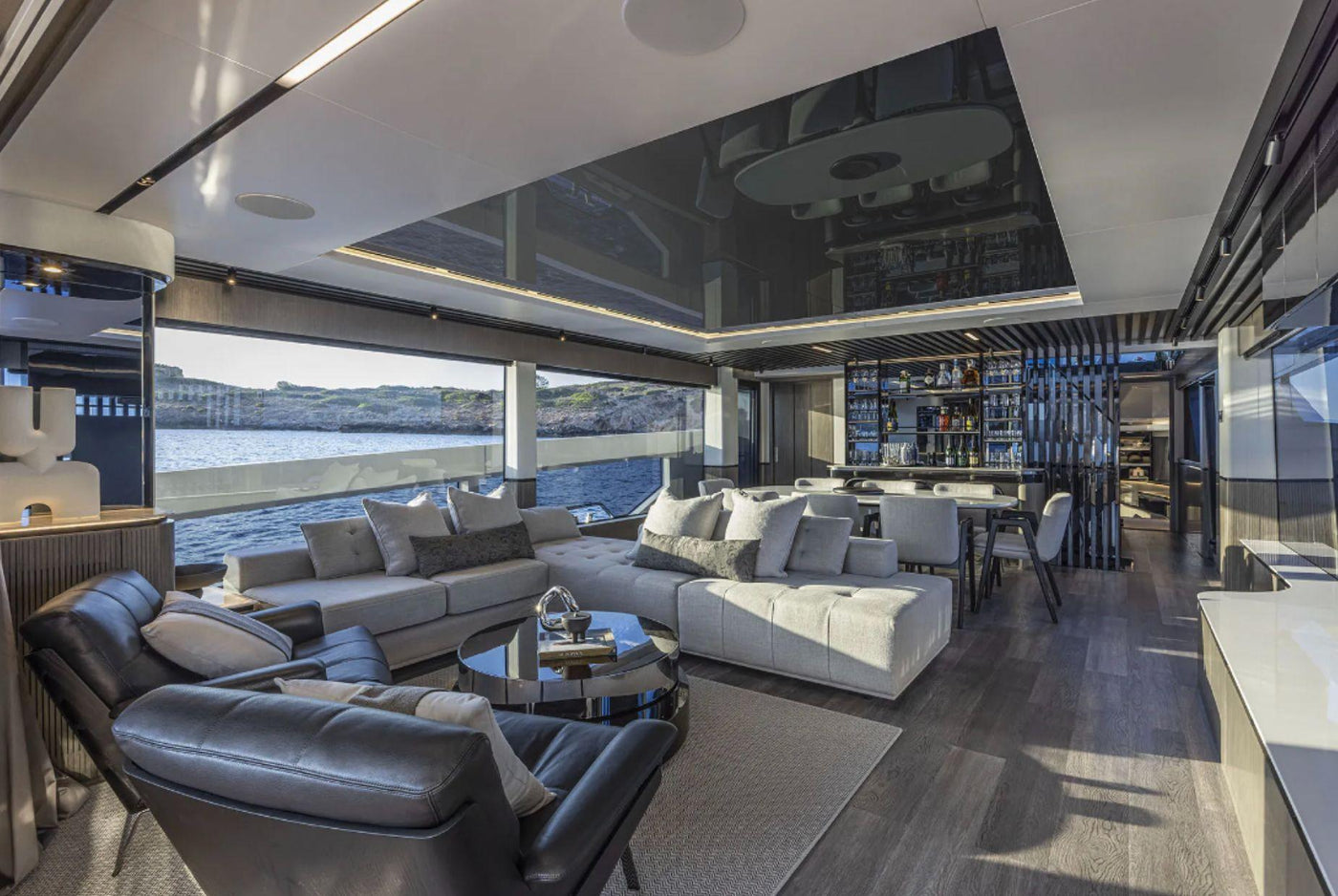 Pearl 82 Flybridge - image 12
