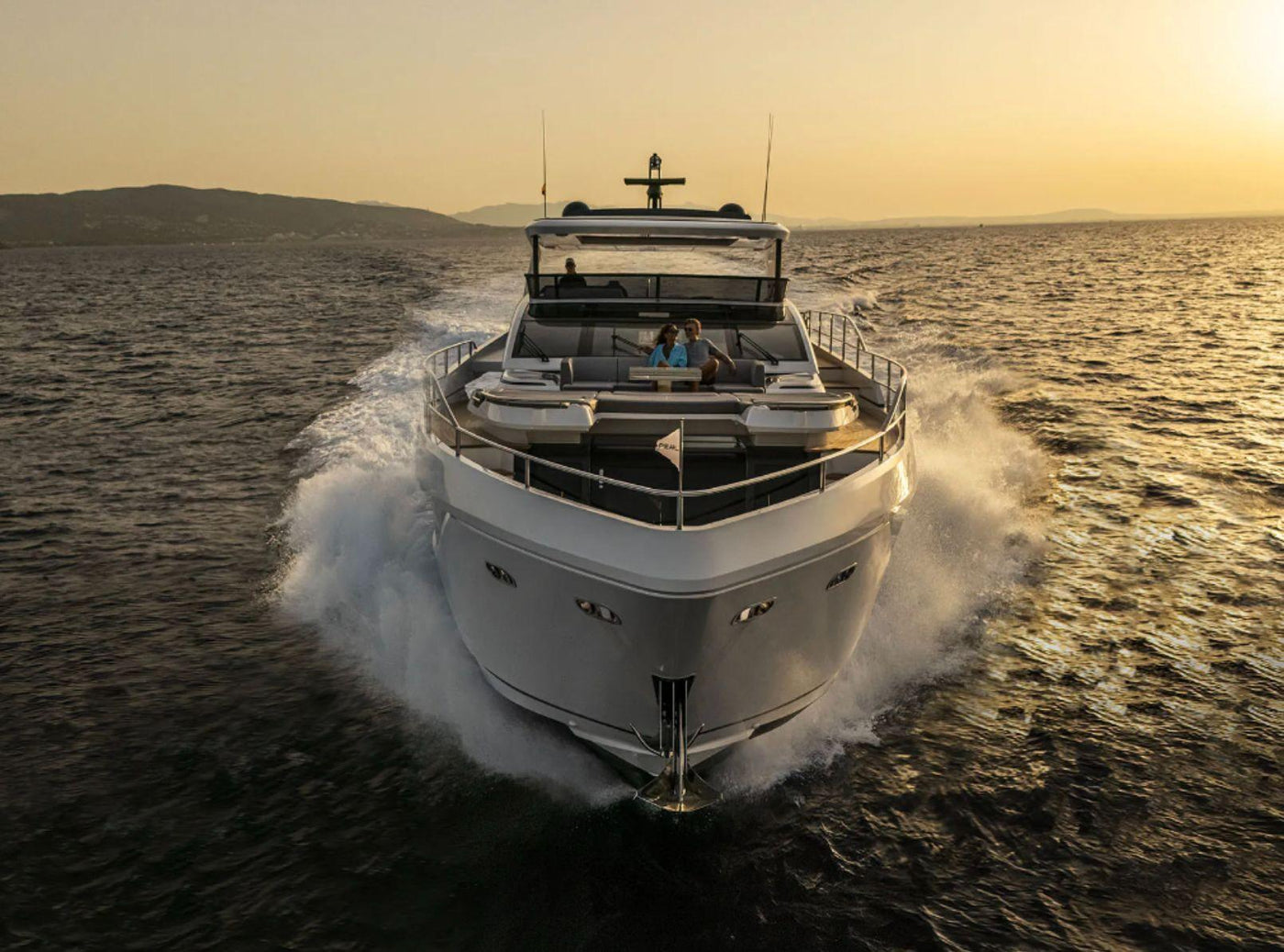Pearl 82 Flybridge - image 9
