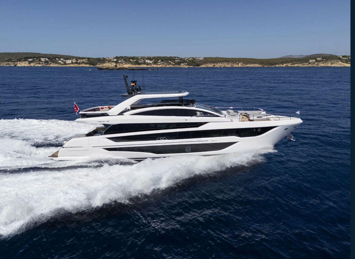 Pearl 82 Flybridge - image 7