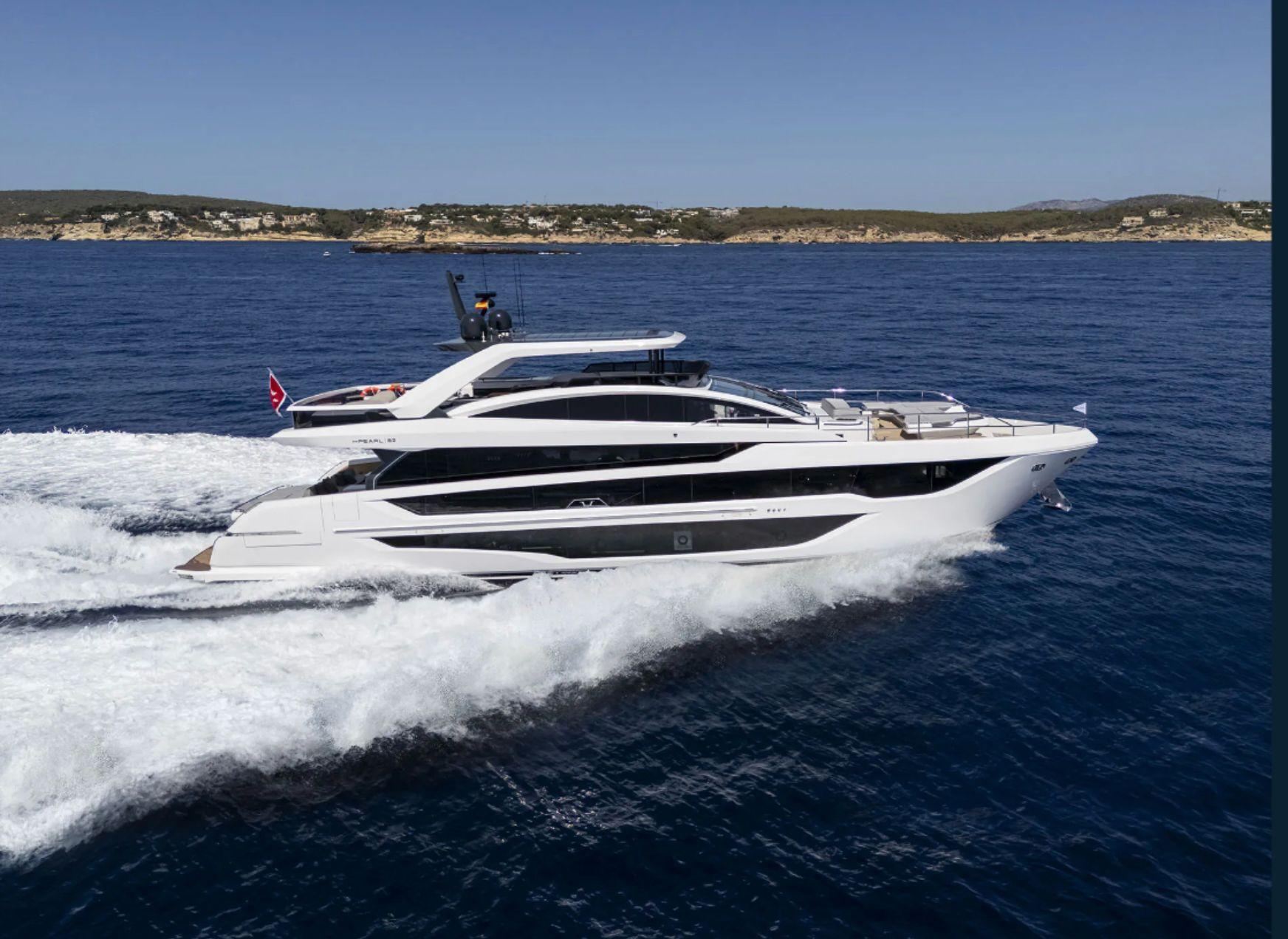 Pearl 82 Flybridge