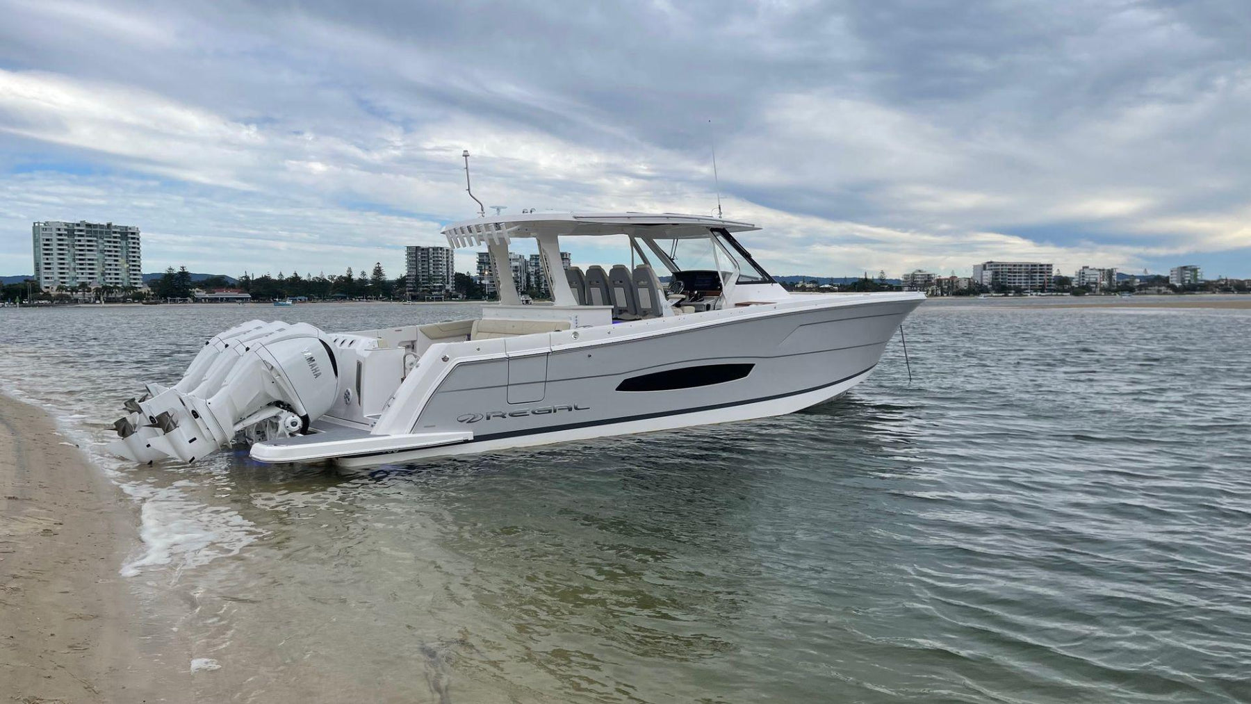 2025 REGAL 38 SAV