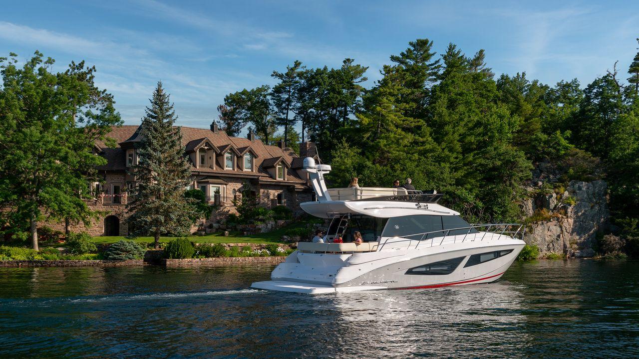 2026 Regal 42 Fly - image 22