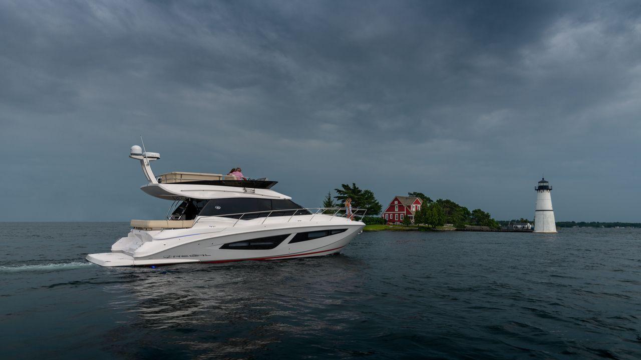 2026 Regal 42 Fly - image 25