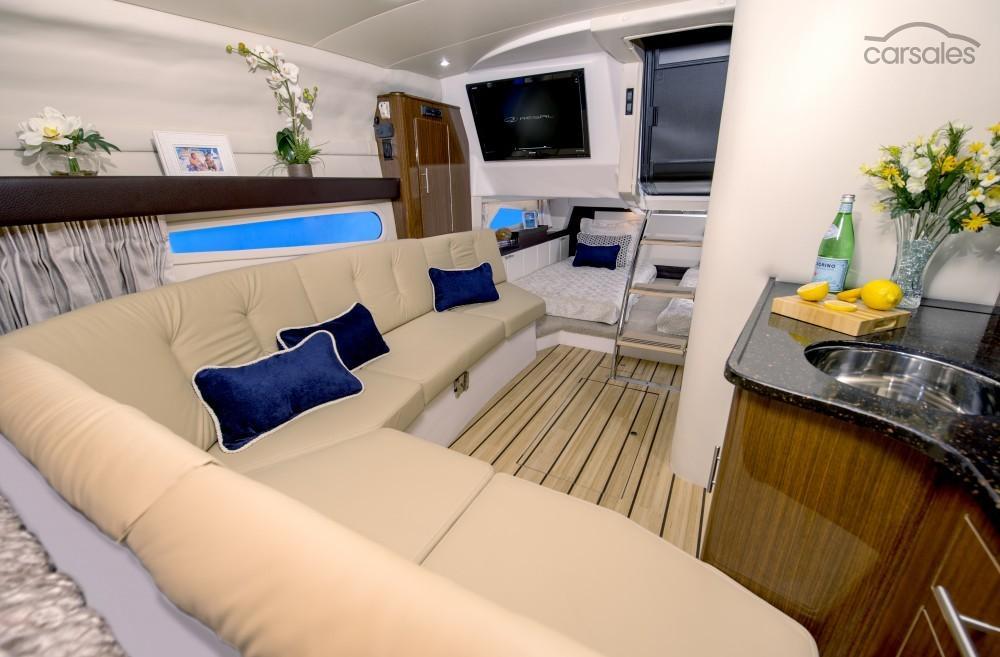 2025 REGAL 33 EXPRESS