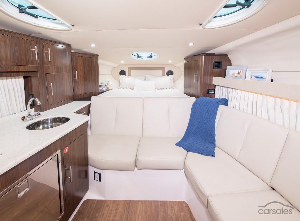 Regal 33 XO - image 12