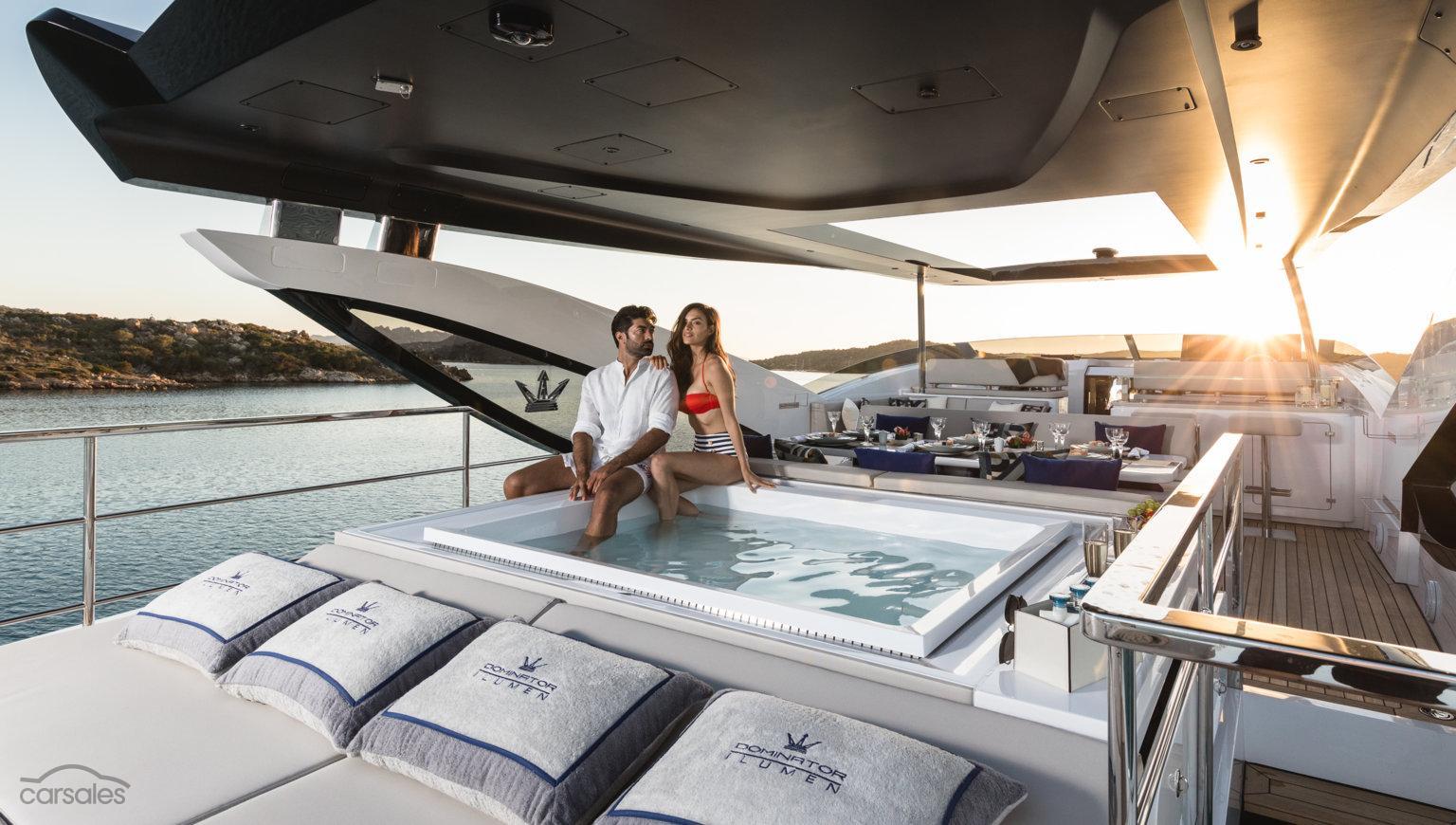 2023 DOMINATOR 28M Ilumen